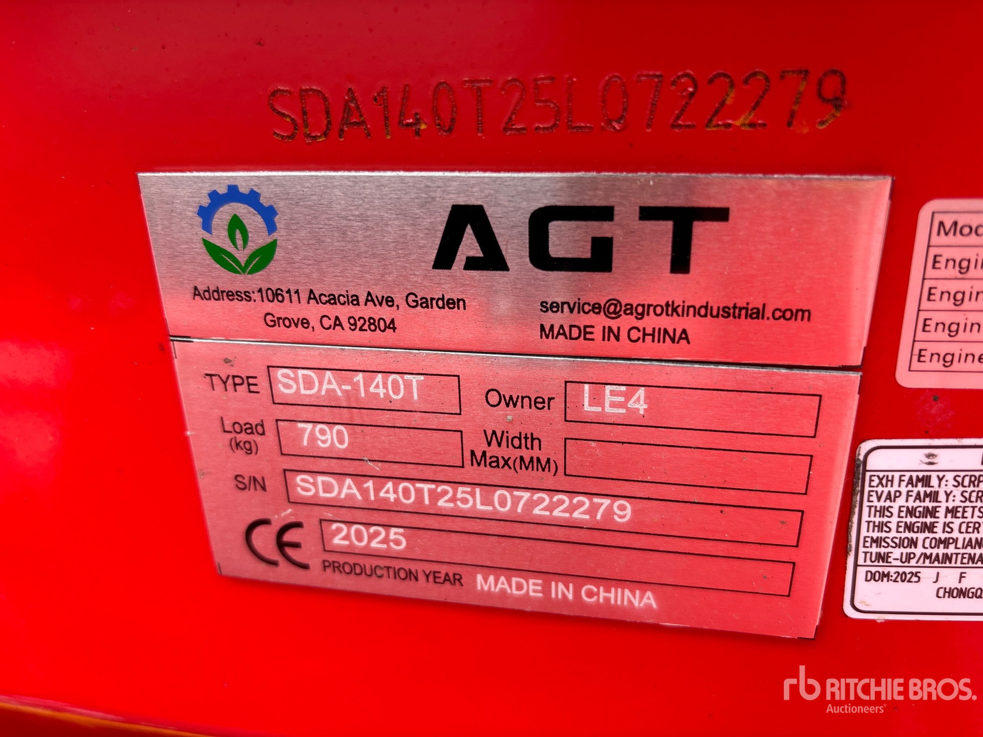 CARGADOR SOBRE ORUGAS 2025 AGT SDA140T