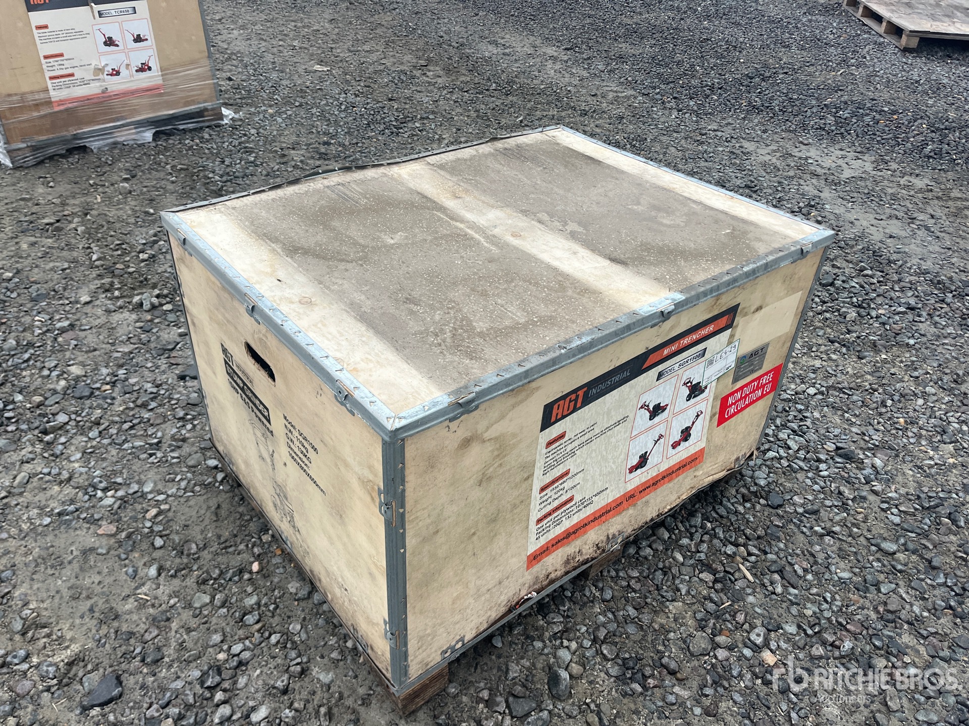 General Appearance with Bild, Ecke vorne links