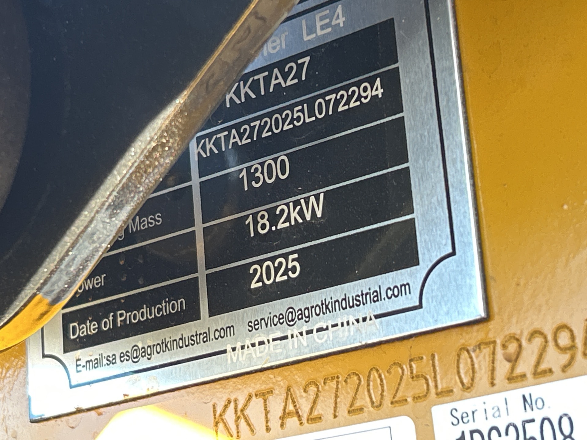 MINI CARGADOR SOBRE ORUGAS COMPACTO 2025 COMPAC KKTA27