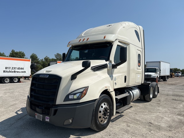 2021 Freightliner Cascadia 126 6x4 T/A Sleeper Truck Tractor