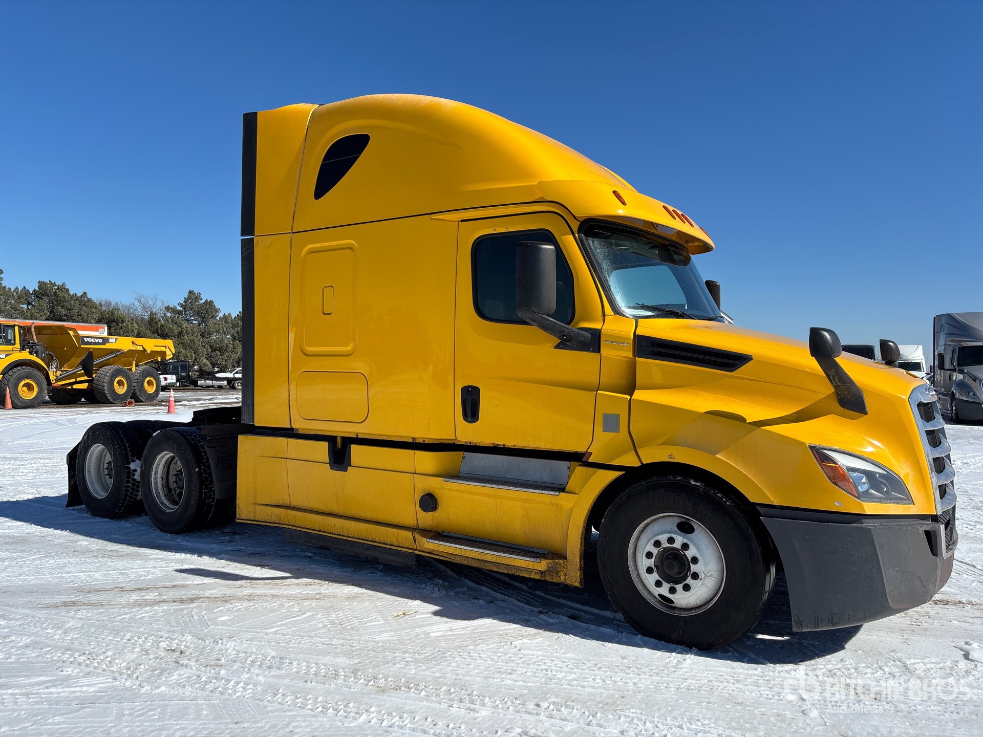 2020 Freightliner CASCADIA 126
