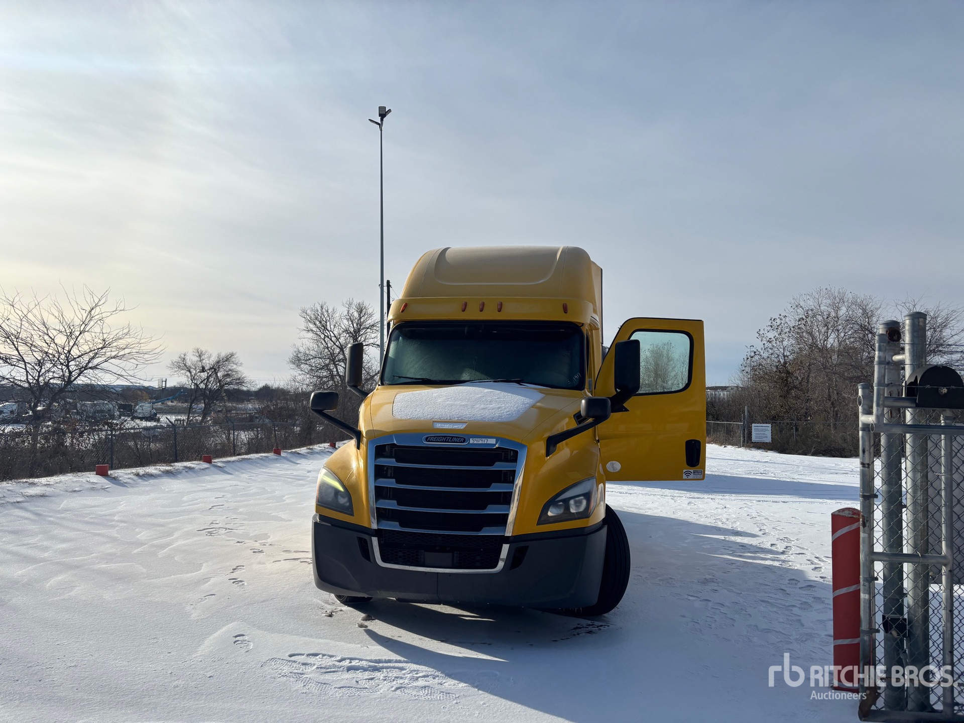 2020 Freightliner CASCADIA 126
