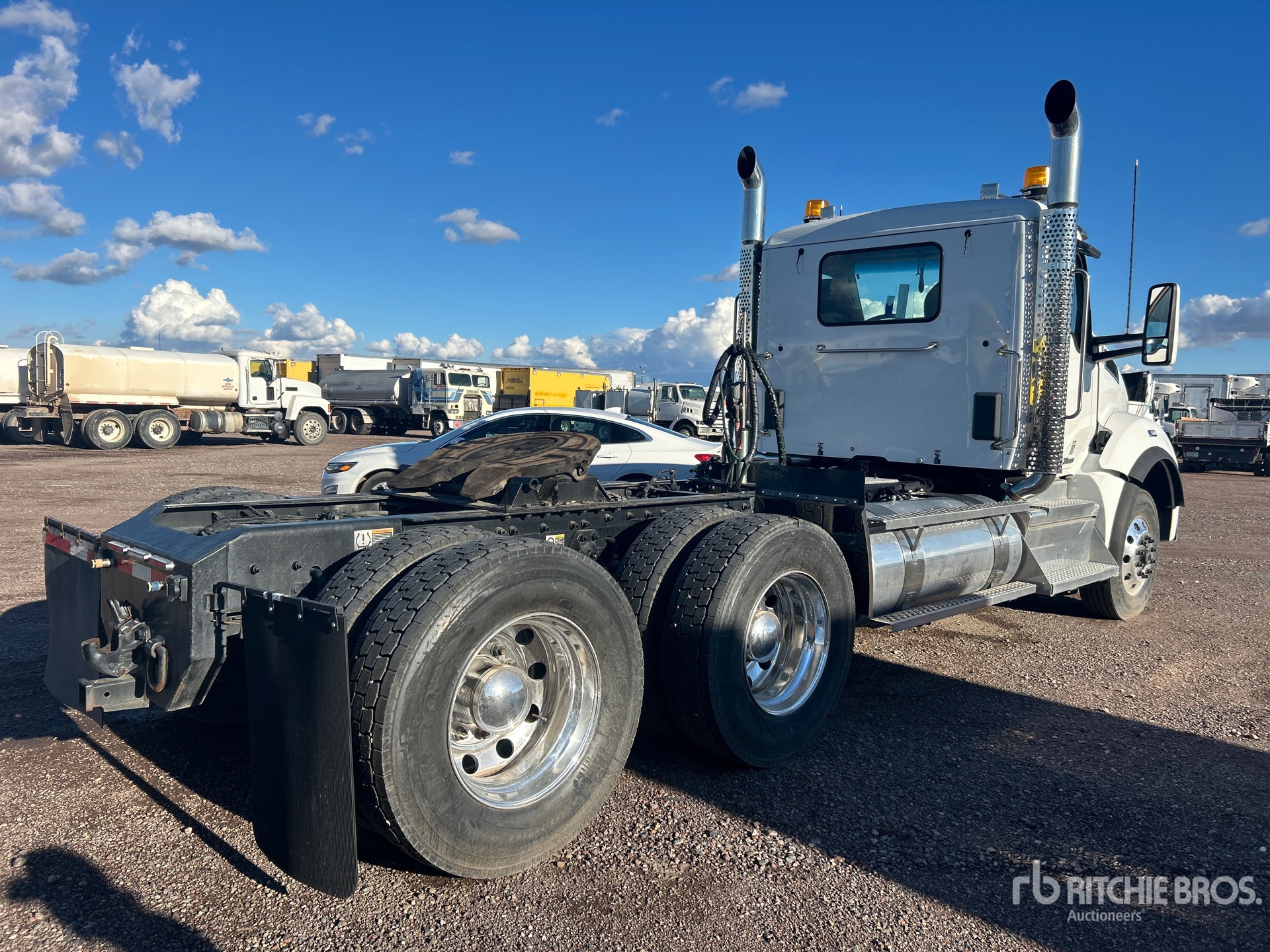 General Appearance with Foto, angolo anteriore sinistro