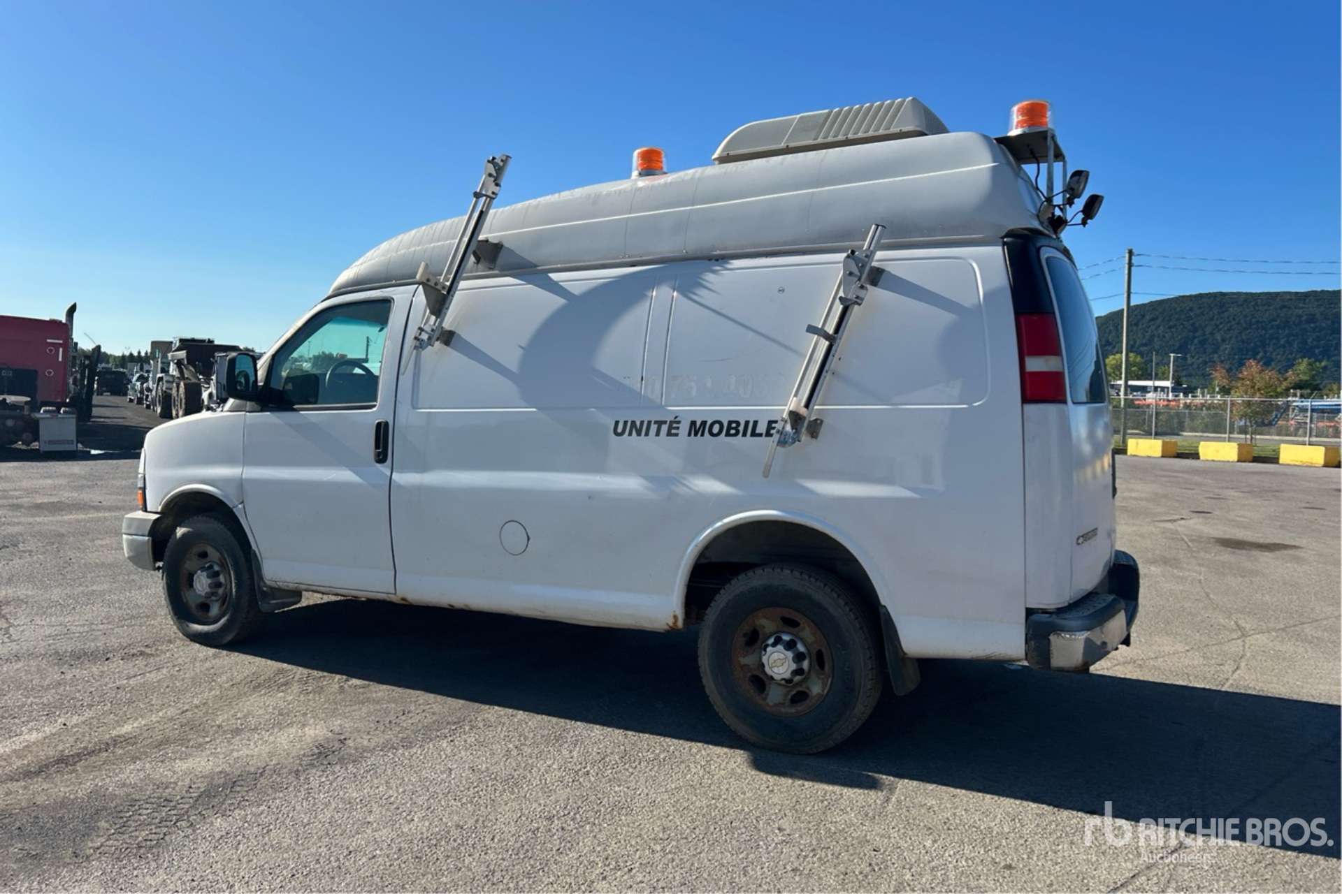 General Appearance with Picture, Left Rear Corner