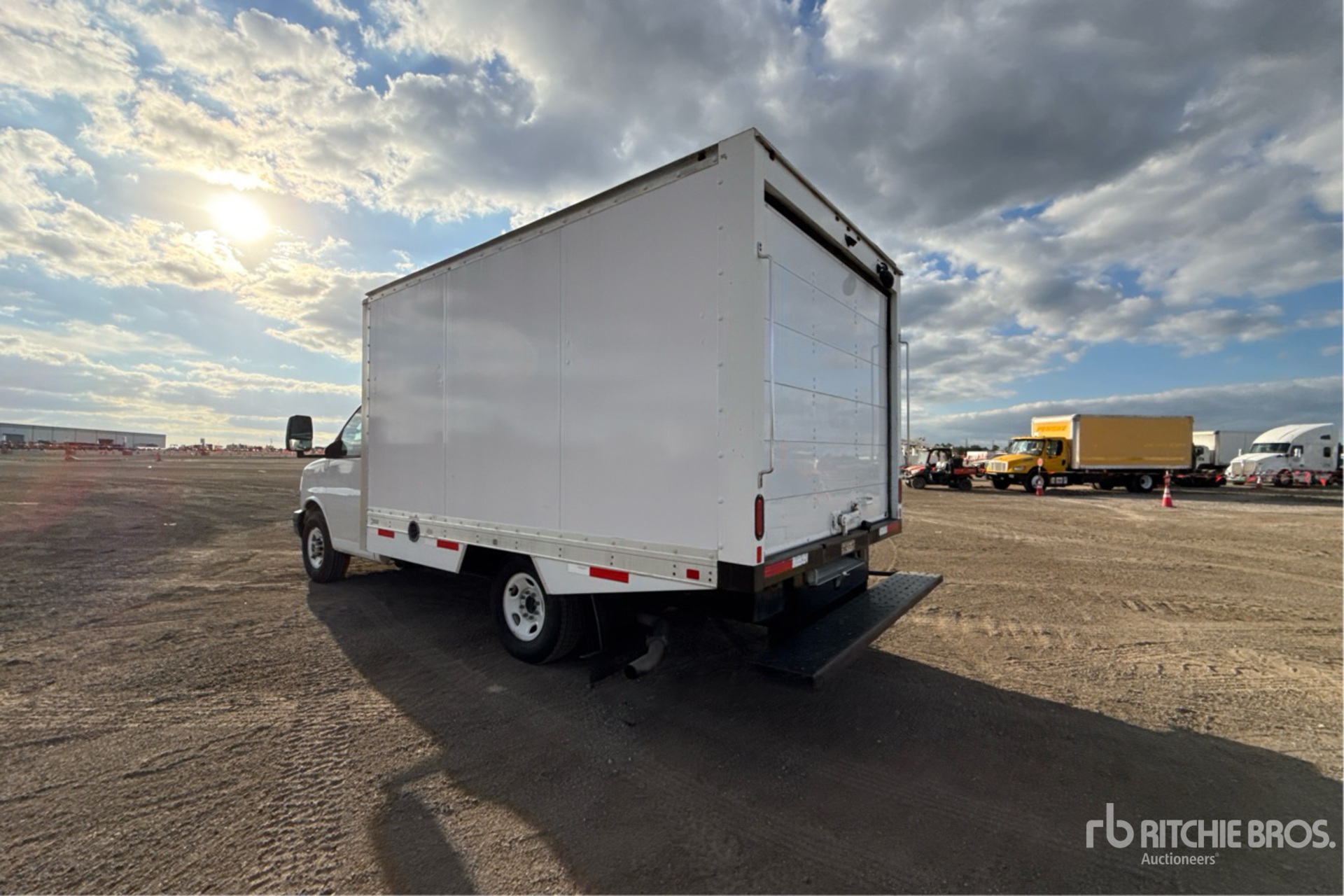 General Appearance with Foto, angolo posteriore sinistro