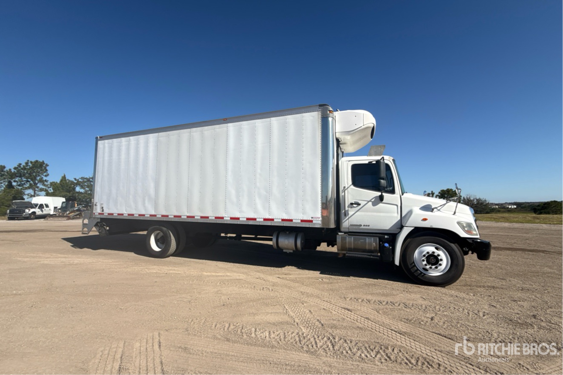 General Appearance with Bild, Ecke vorne rechts