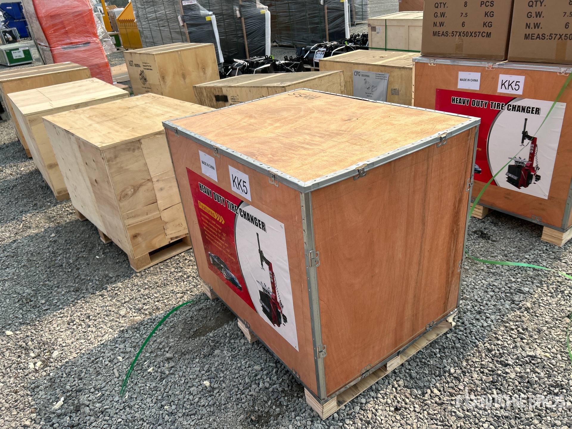 General Appearance with Picture, Right Rear Corner