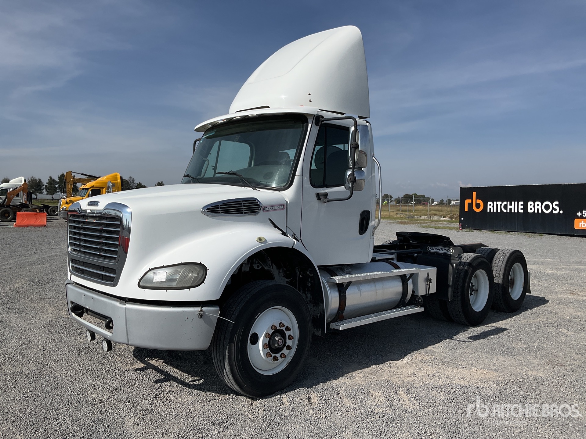 General Appearance with Foto, angolo anteriore sinistro