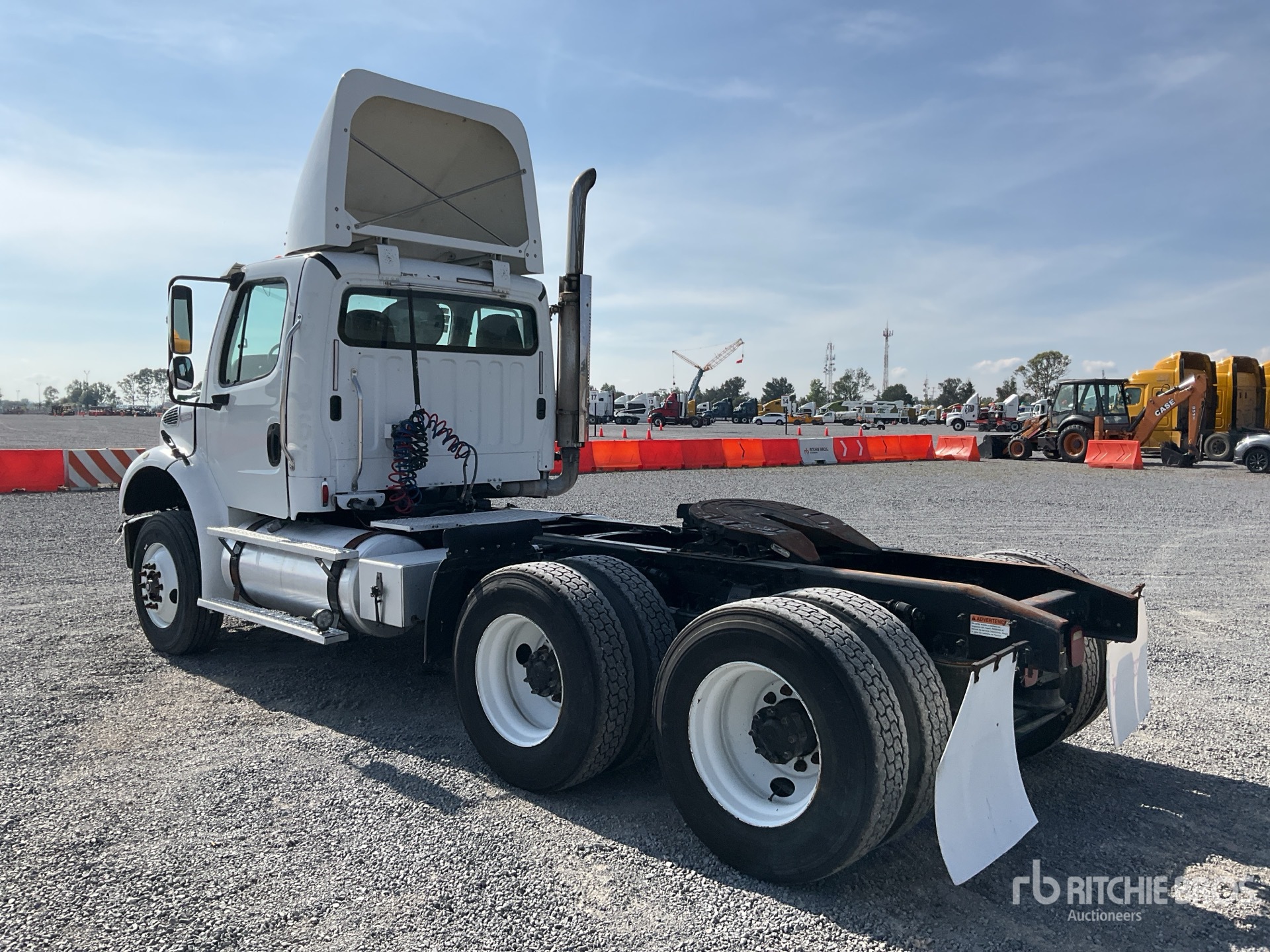 General Appearance with Foto, angolo posteriore sinistro