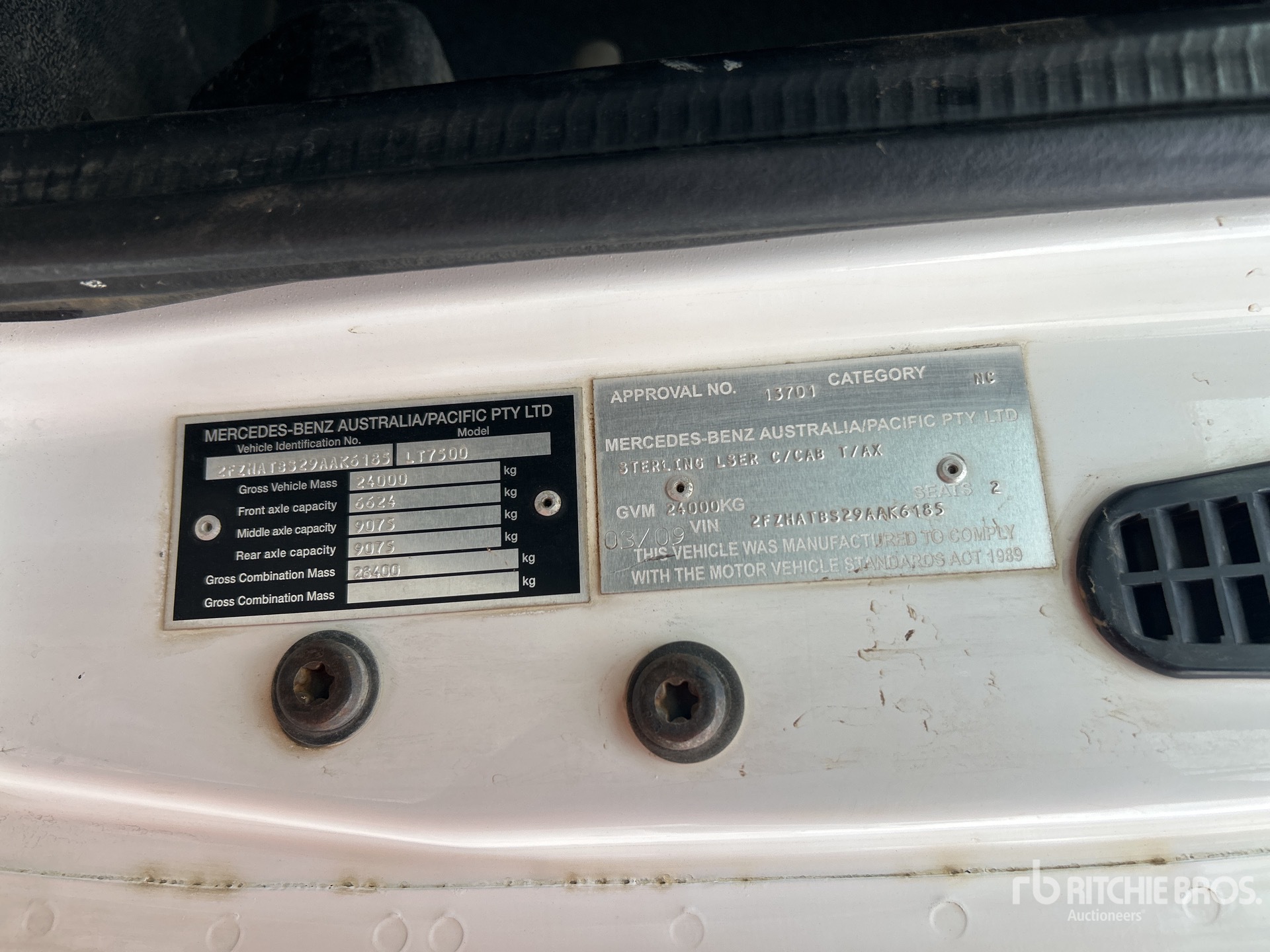 General Appearance with Numéro de série/Numéro d'identification du véhicule automobile