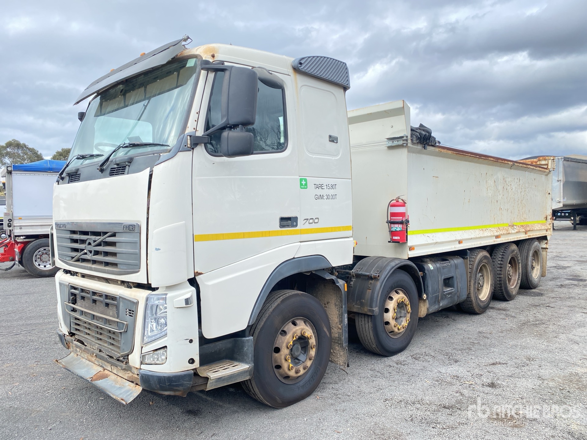 General Appearance with Picture, Right Front Corner