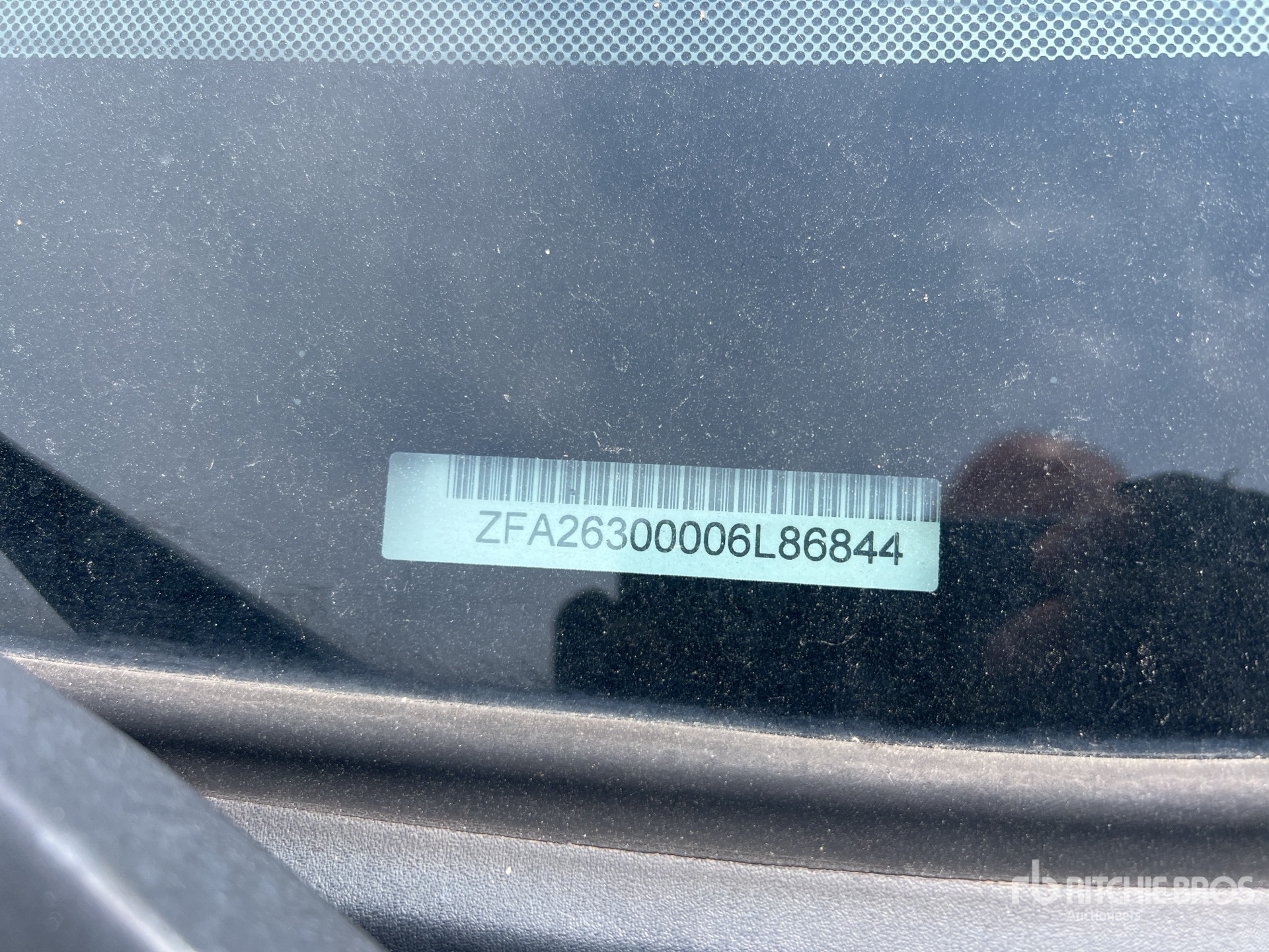 General Appearance with Numéro de série/Numéro d'identification du véhicule automobile