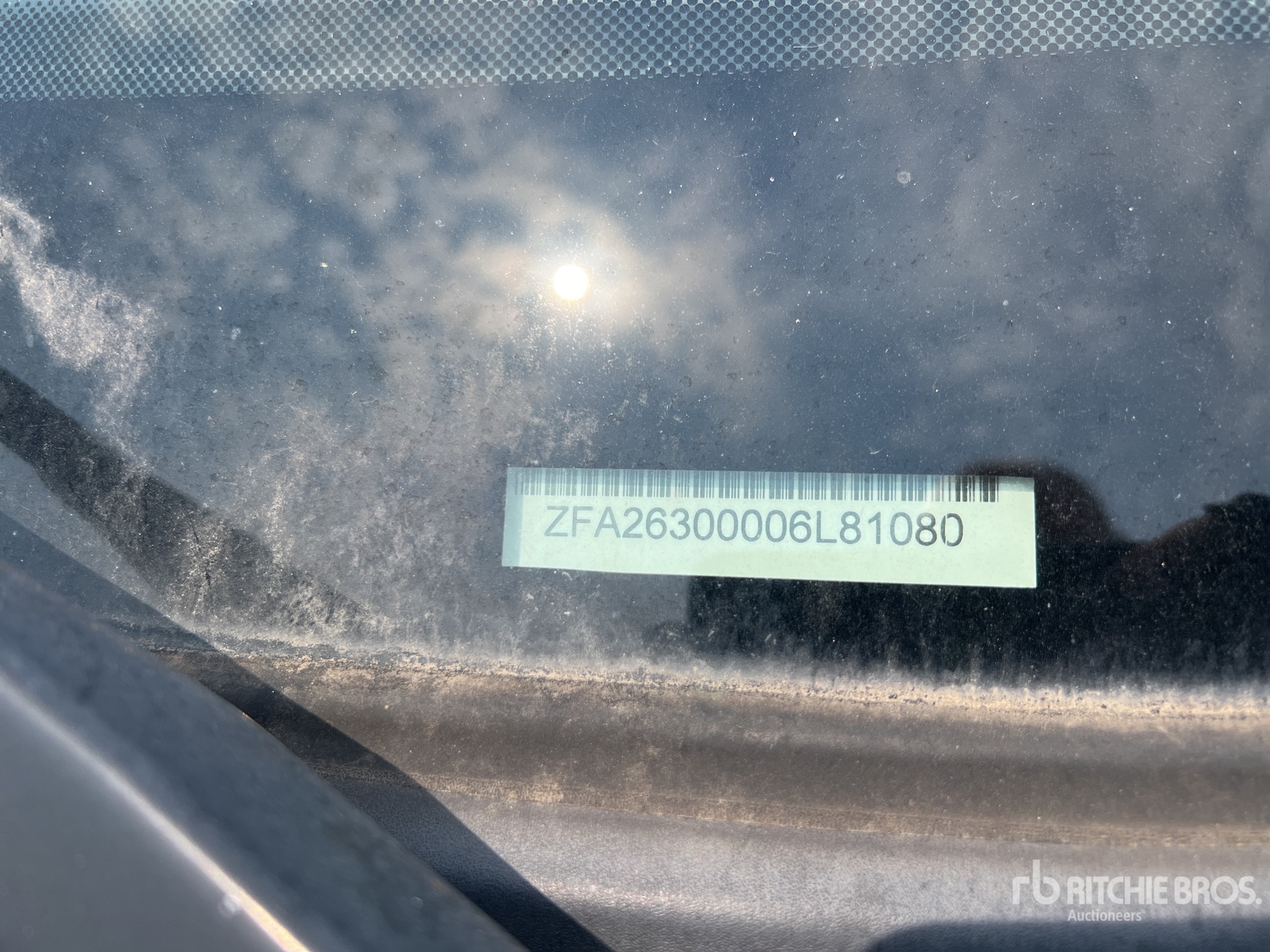 General Appearance with Numéro de série/Numéro d'identification du véhicule automobile