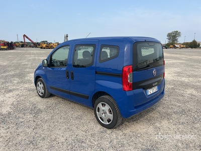 General Appearance with Foto, angolo posteriore sinistro