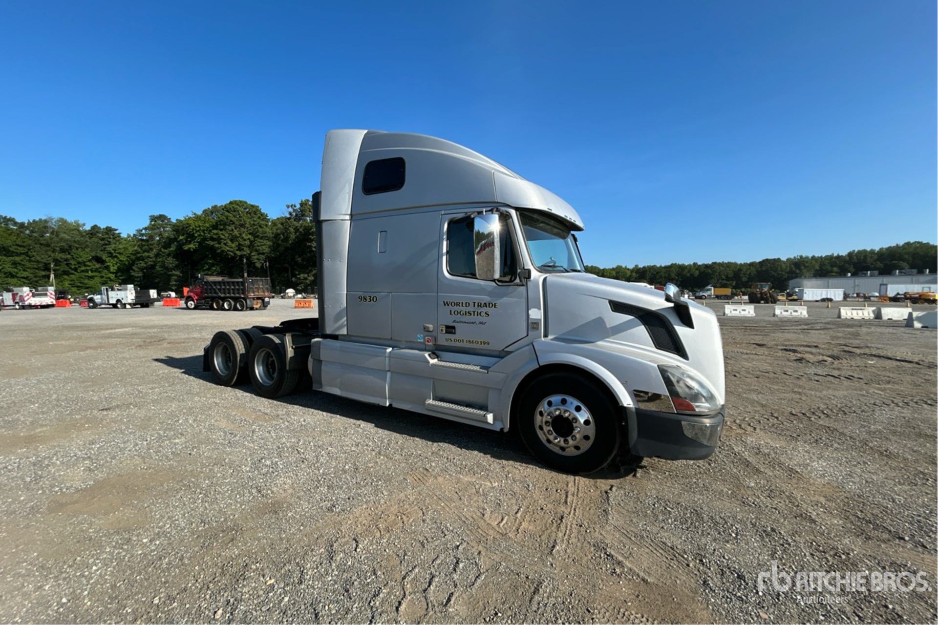 General Appearance with Picture, Right Front Corner