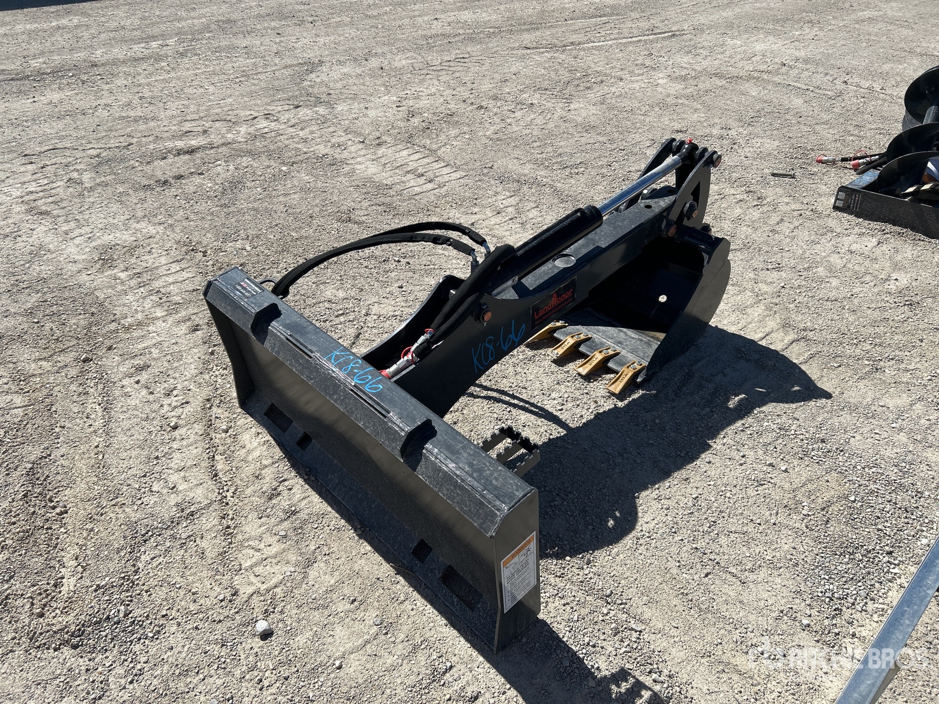 General Appearance with Picture, Right Rear Corner