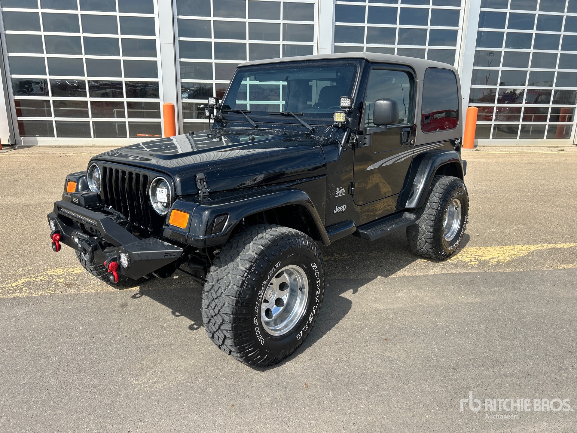 General Appearance with Picture, Left Front Corner