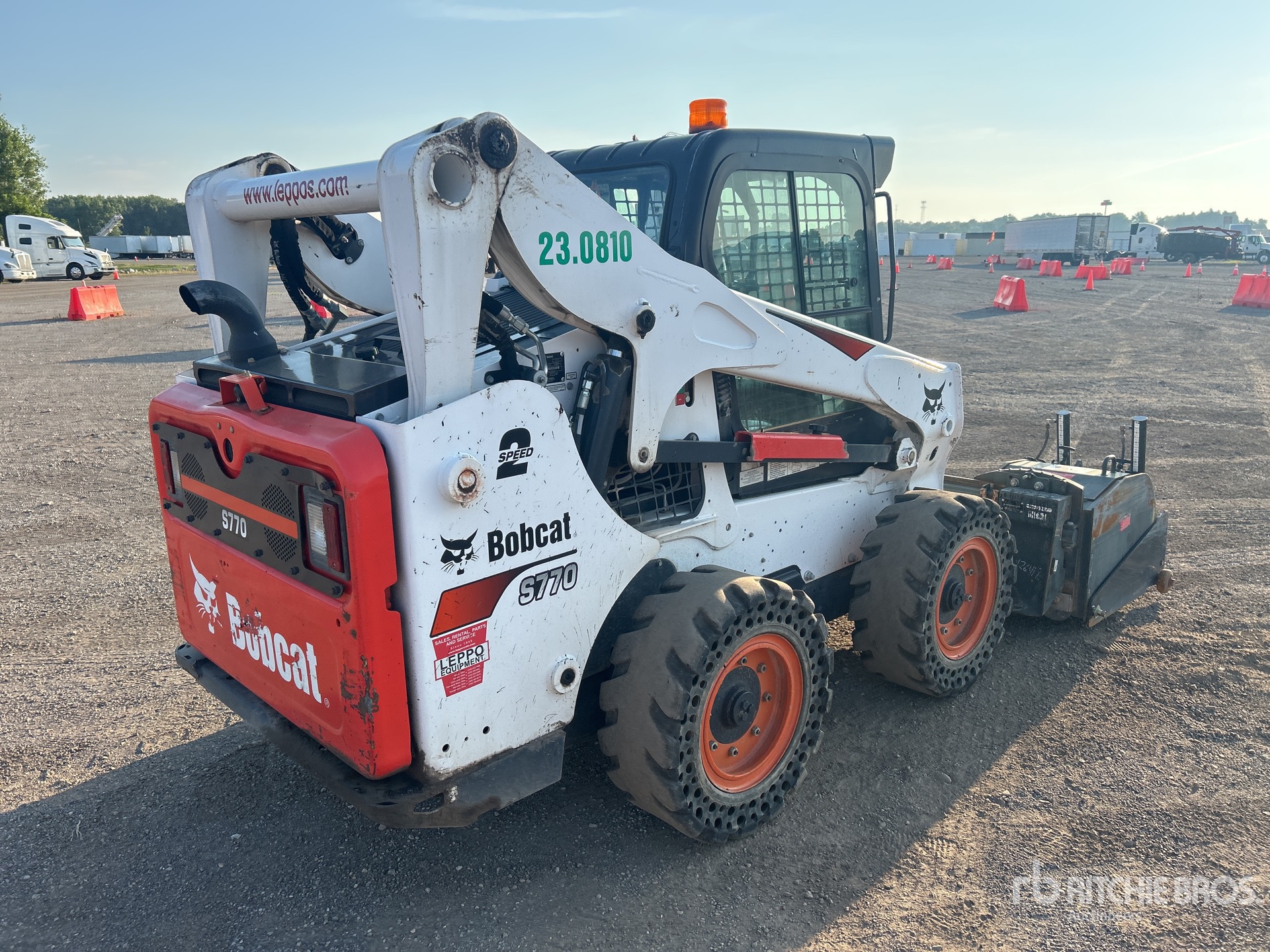 General Appearance with Picture, Right Rear Corner