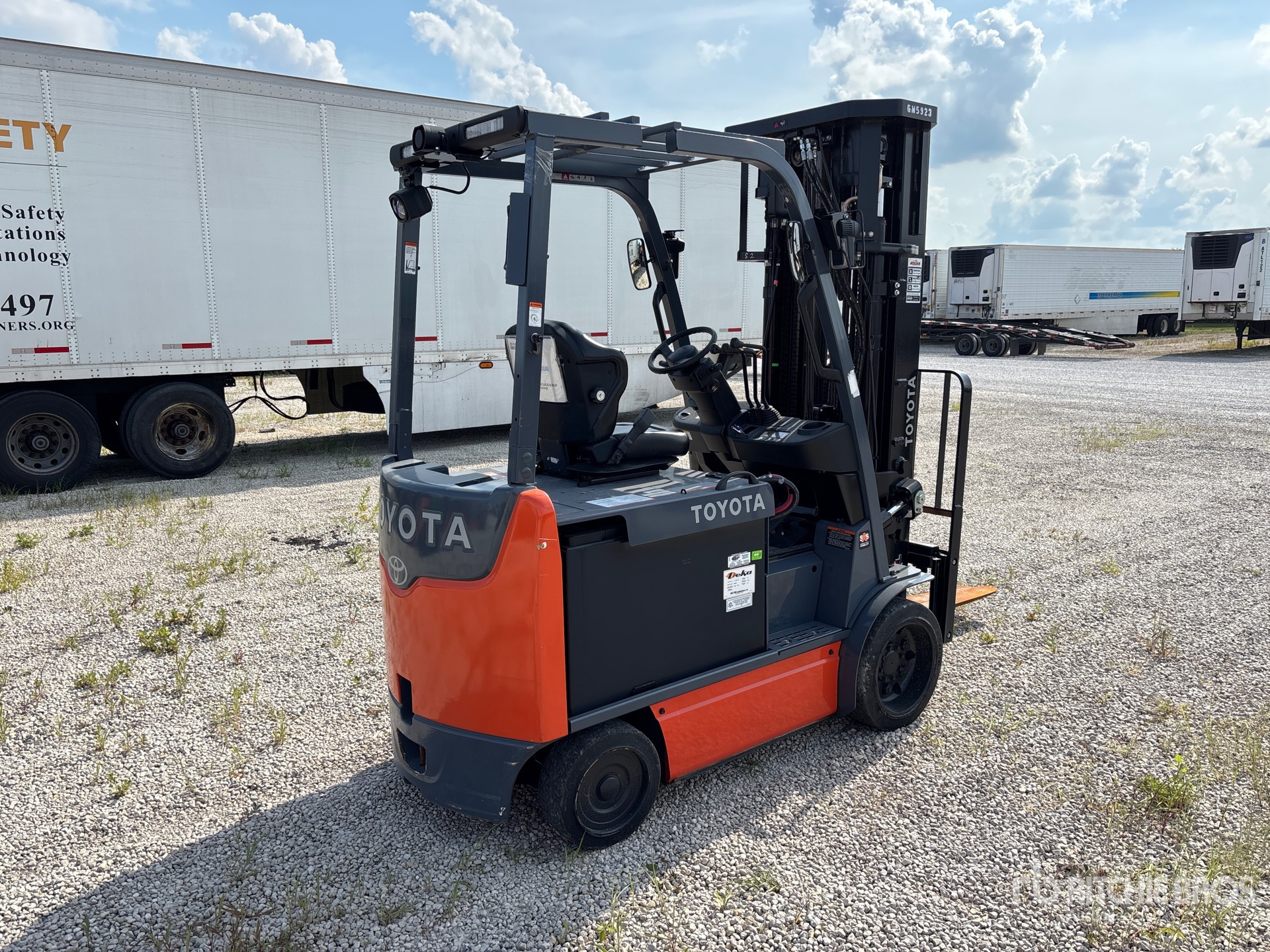 General Appearance with Picture, Right Rear Corner