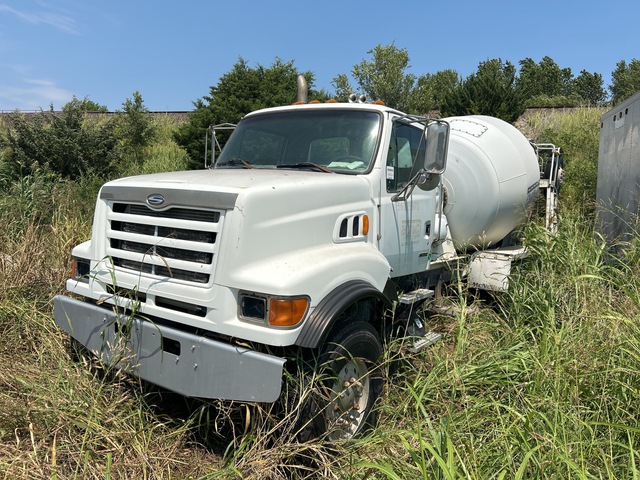 1999 Sterling LT9511 8x4 Mixer Truck