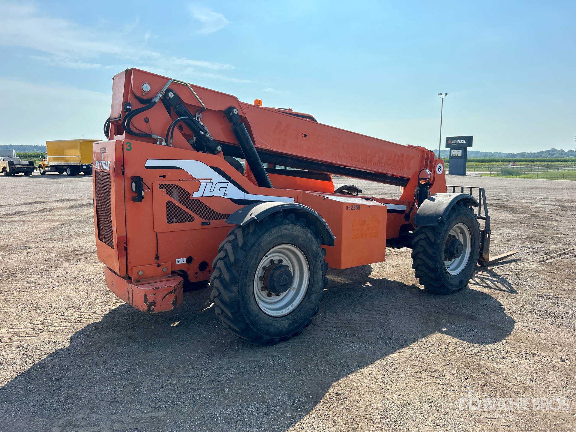 General Appearance with Picture, Right Rear Corner