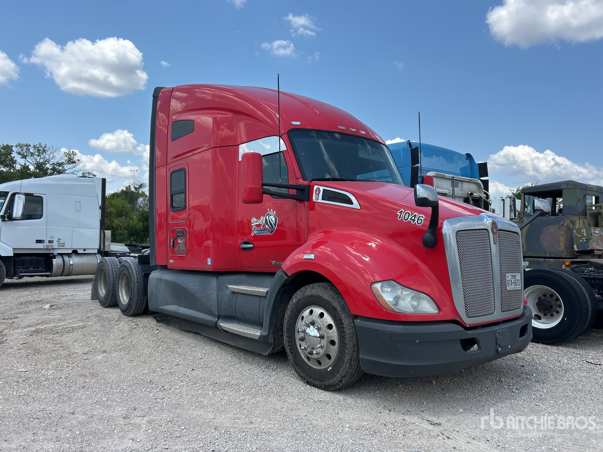 General Appearance with Picture, Right Front Corner