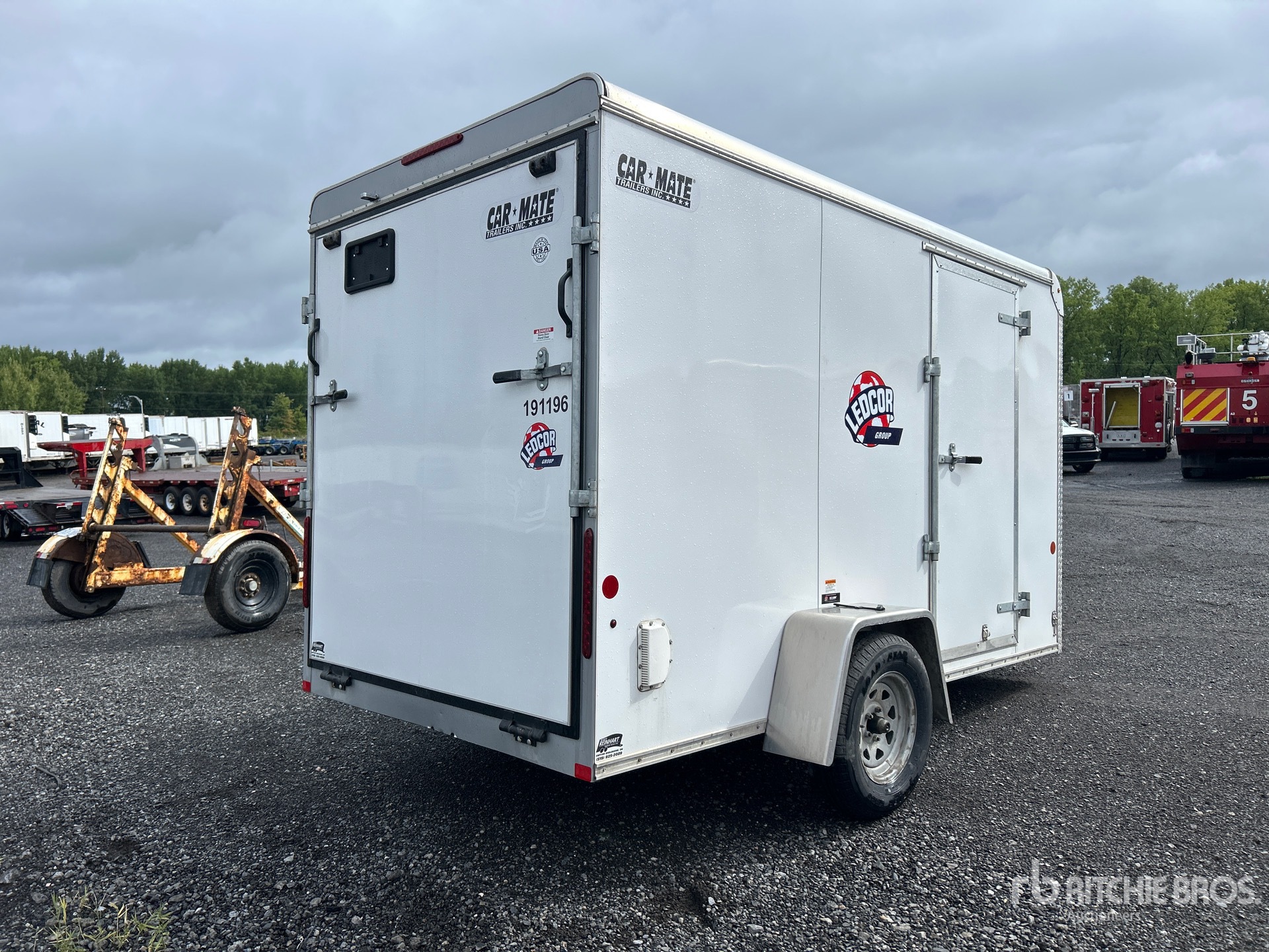 General Appearance with Picture, Right Rear Corner