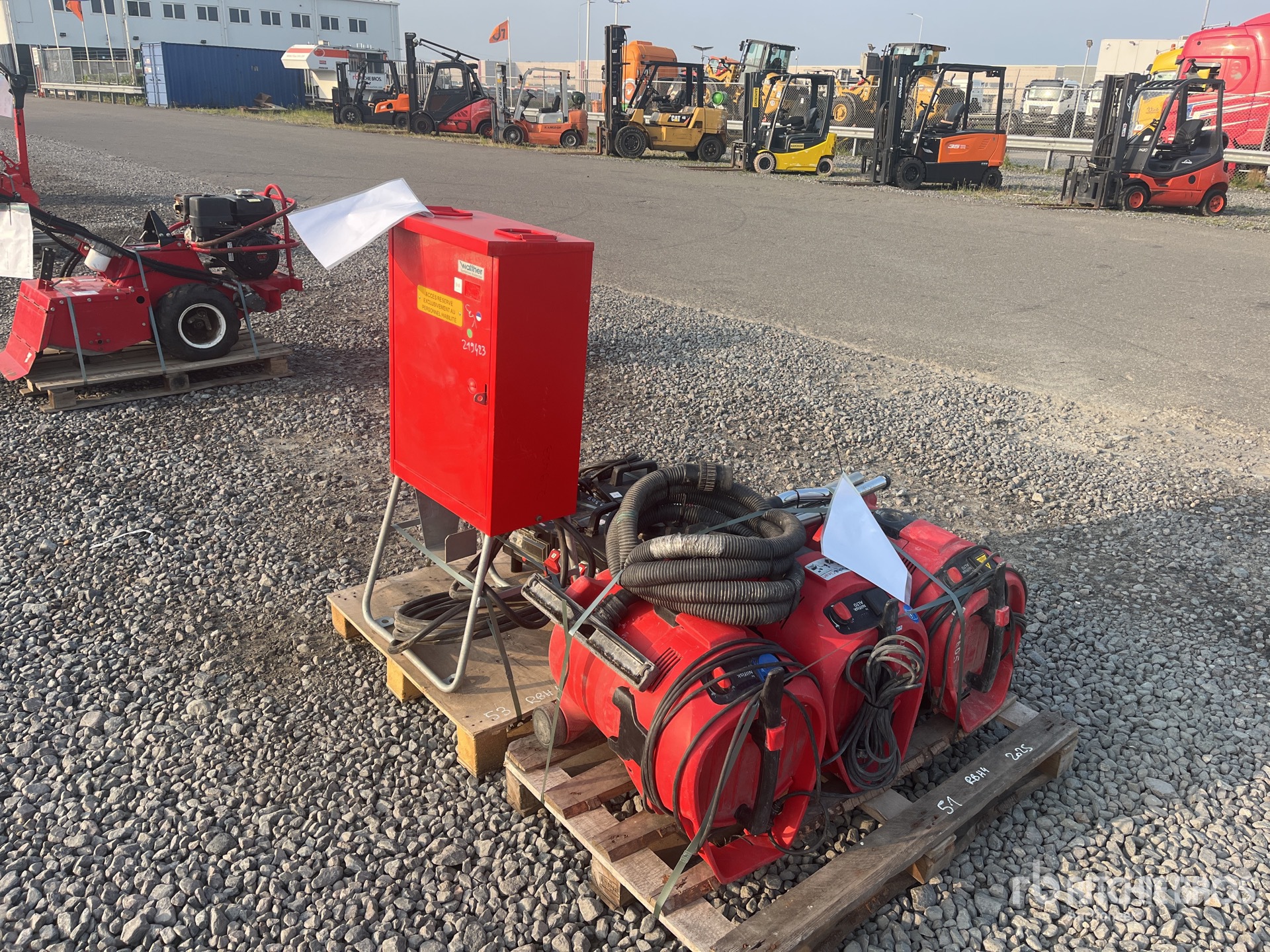 General Appearance with Picture, Right Front Corner