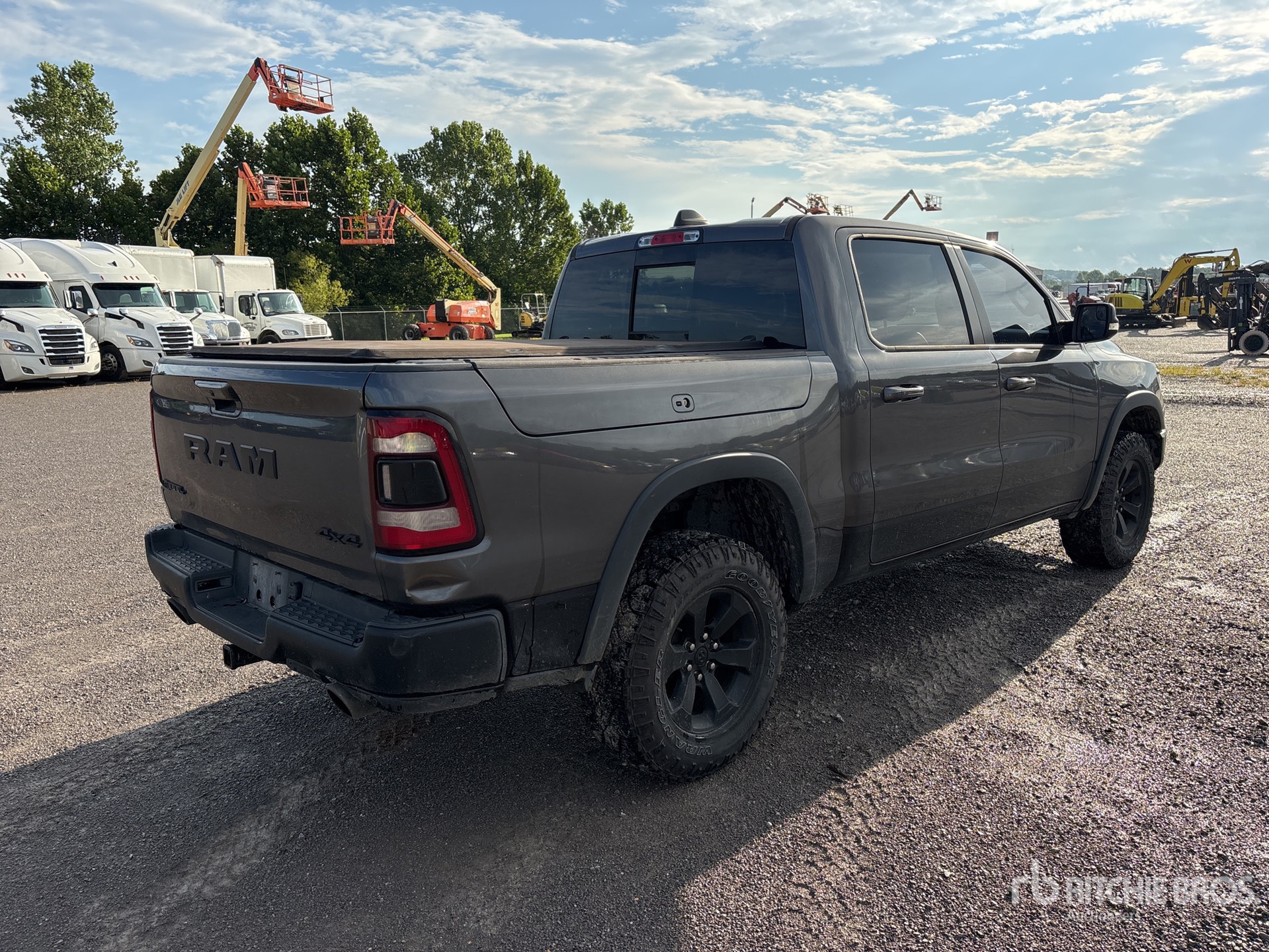 General Appearance with Picture, Right Rear Corner