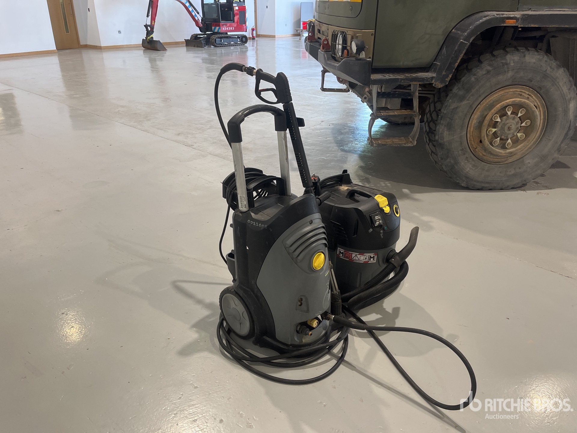 General Appearance with Picture, Right Front Corner