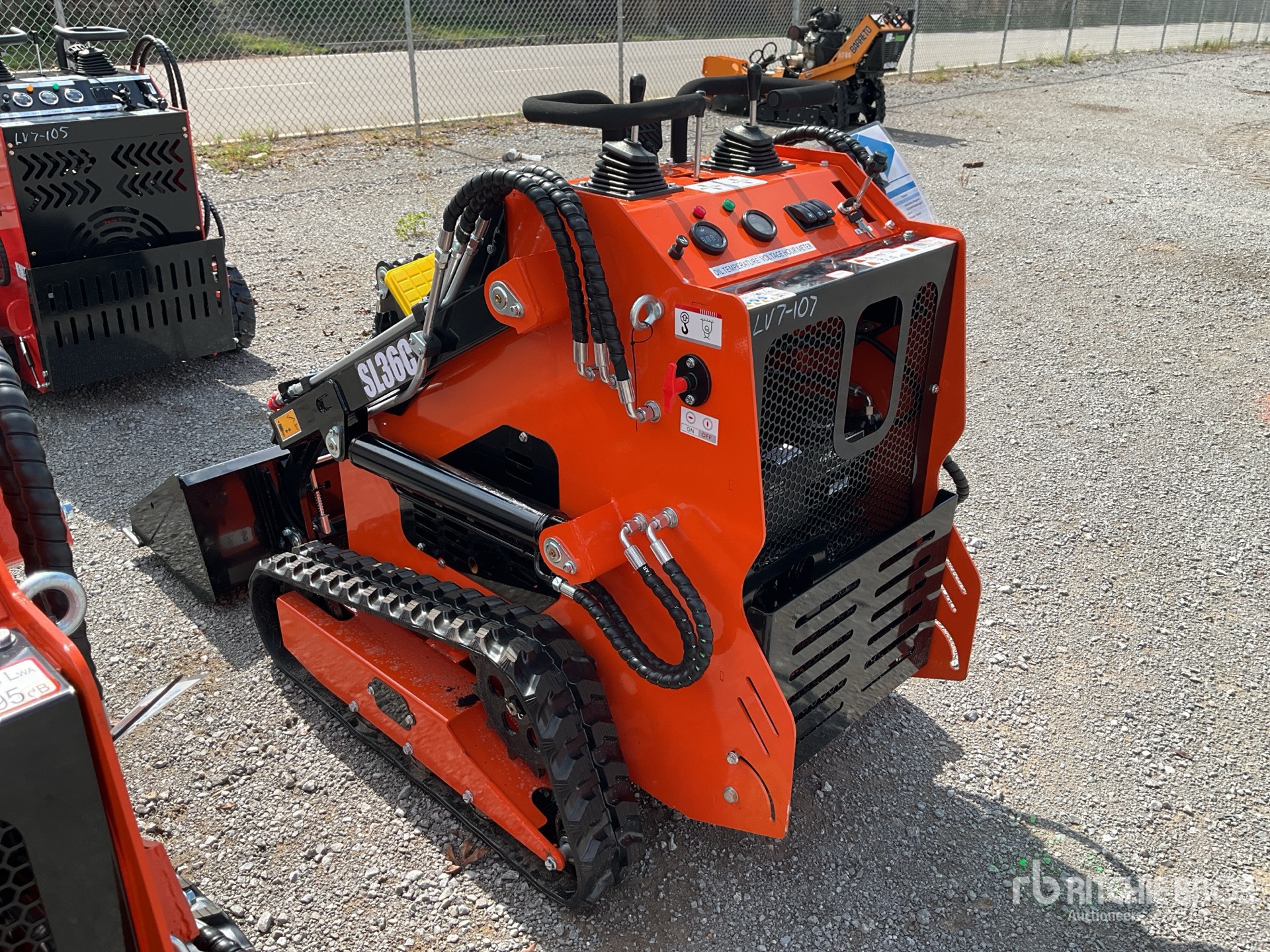 MINI CARGADOR SOBRE RUEDAS 2025 SDLOOL SL36C