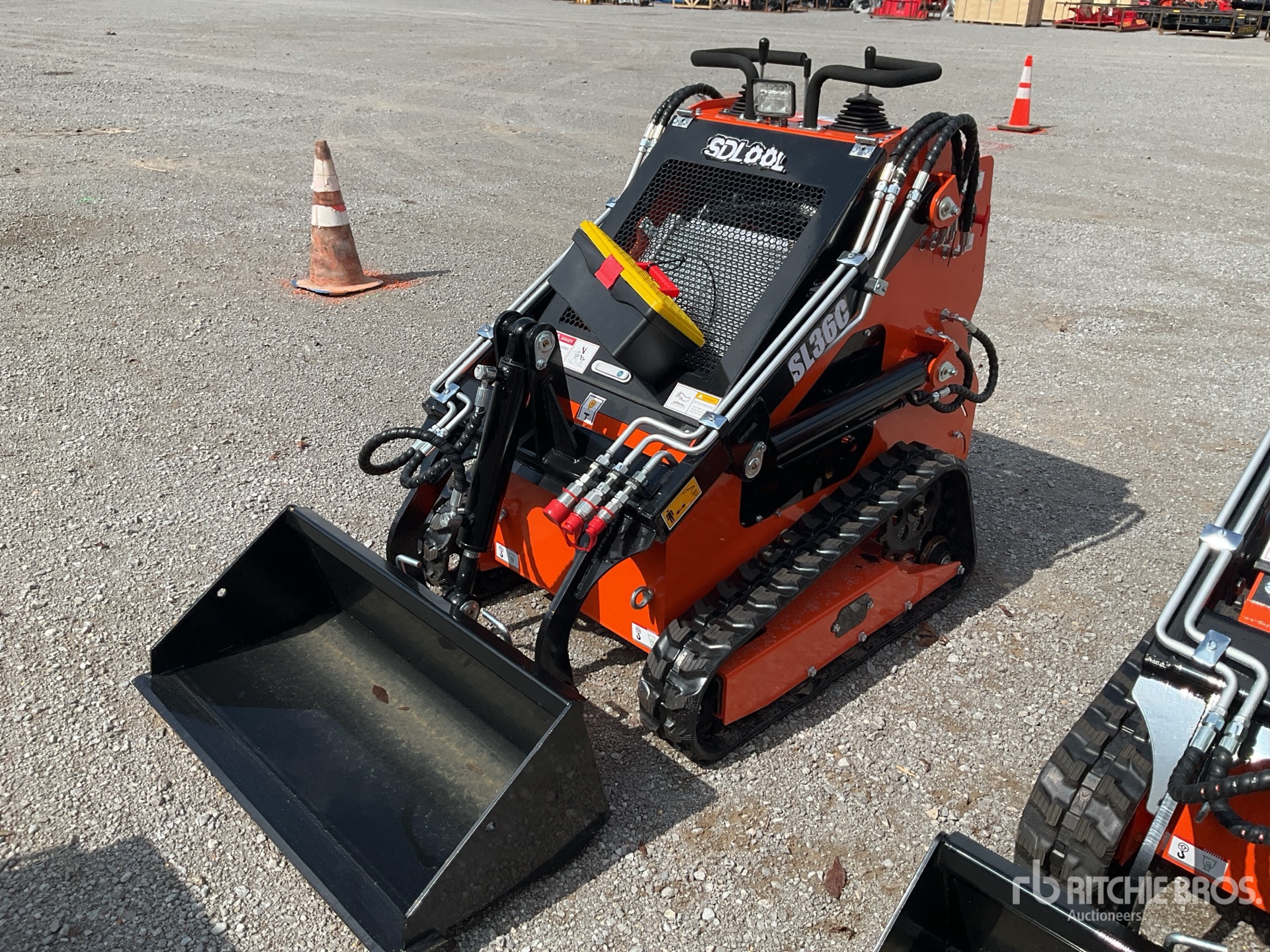 MINI CARGADOR SOBRE RUEDAS 2025 SDLOOL SL36C