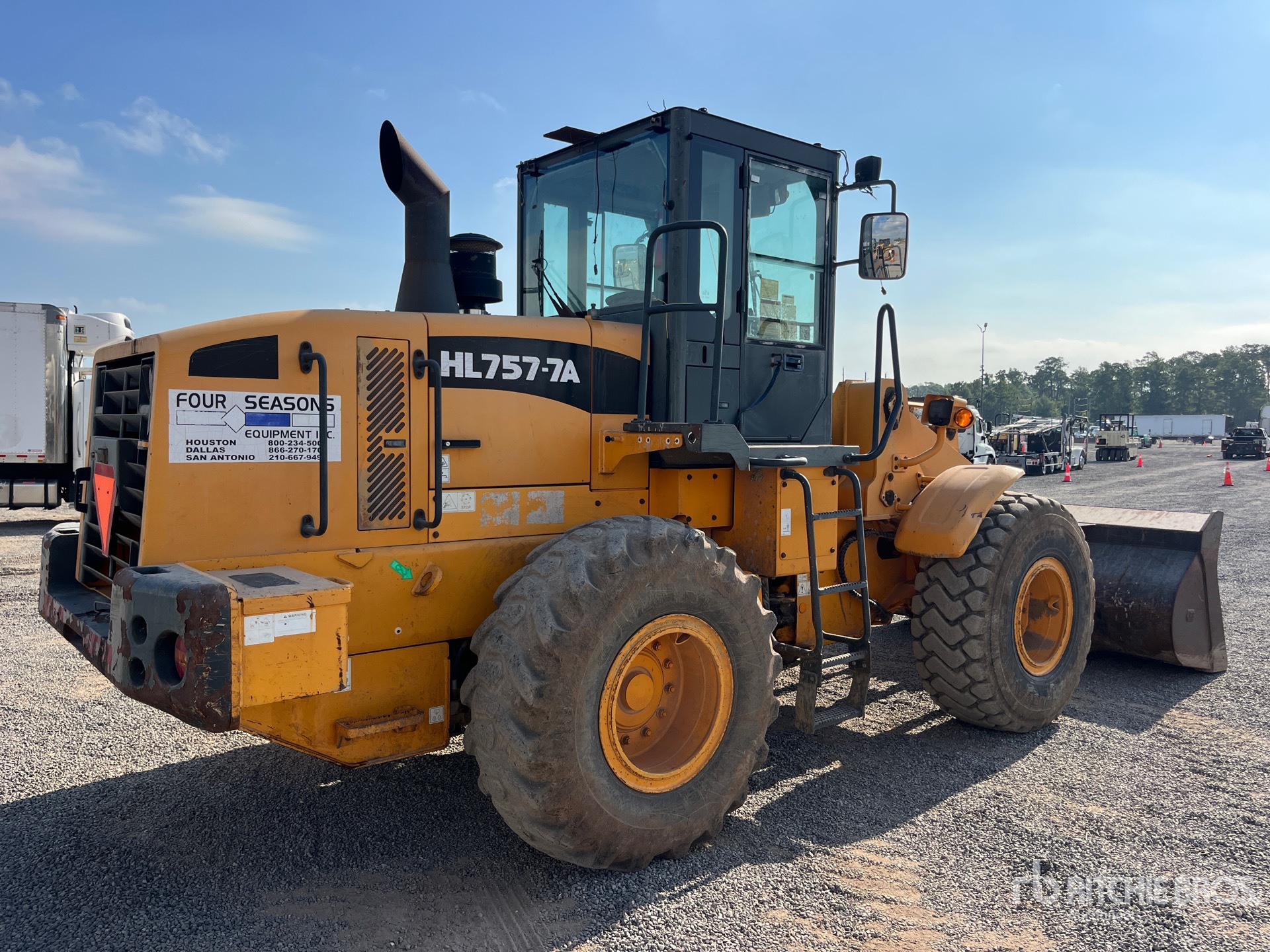 General Appearance with Picture, Right Rear Corner