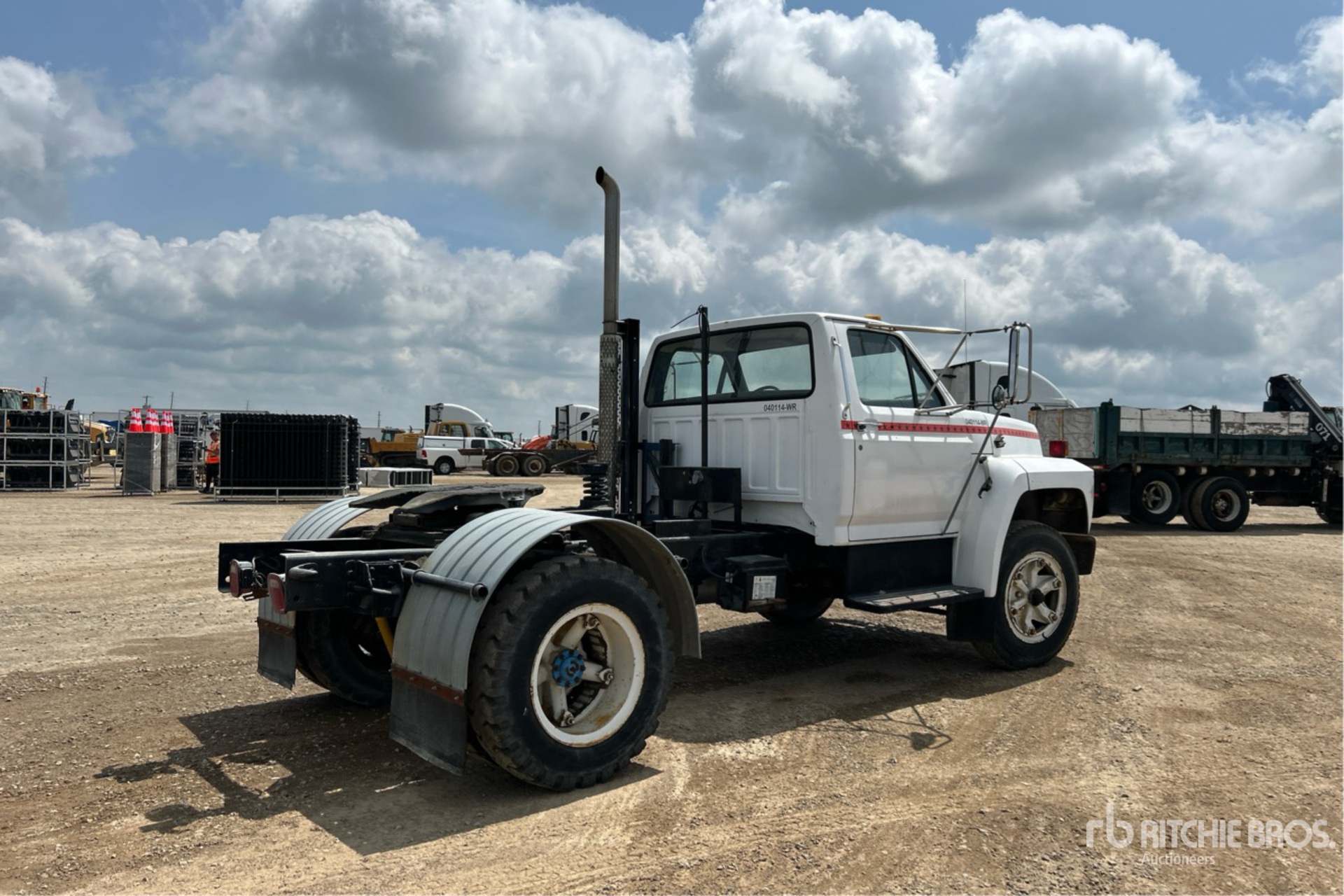 General Appearance with Picture, Right Rear Corner