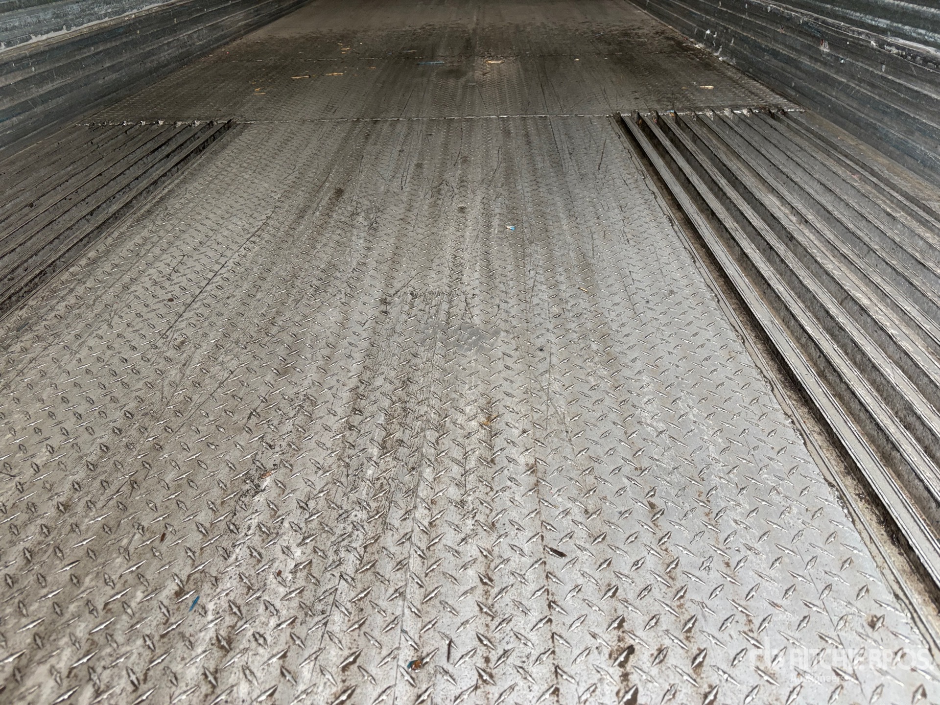 2010 Utility 53 FT X 102 IN TRI/A (INOPERABLE)