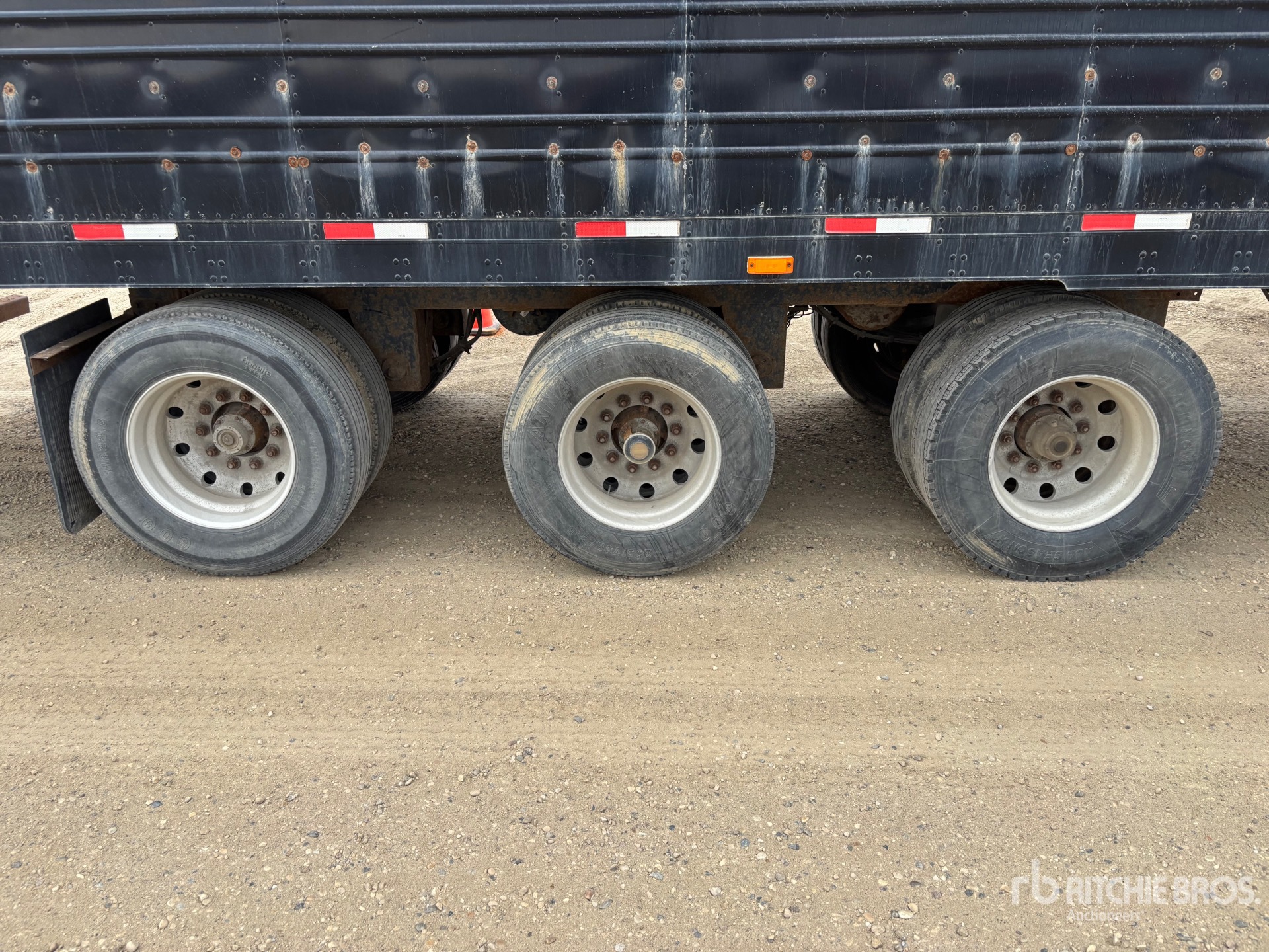 2010 Utility 53 FT X 102 IN TRI/A (INOPERABLE)