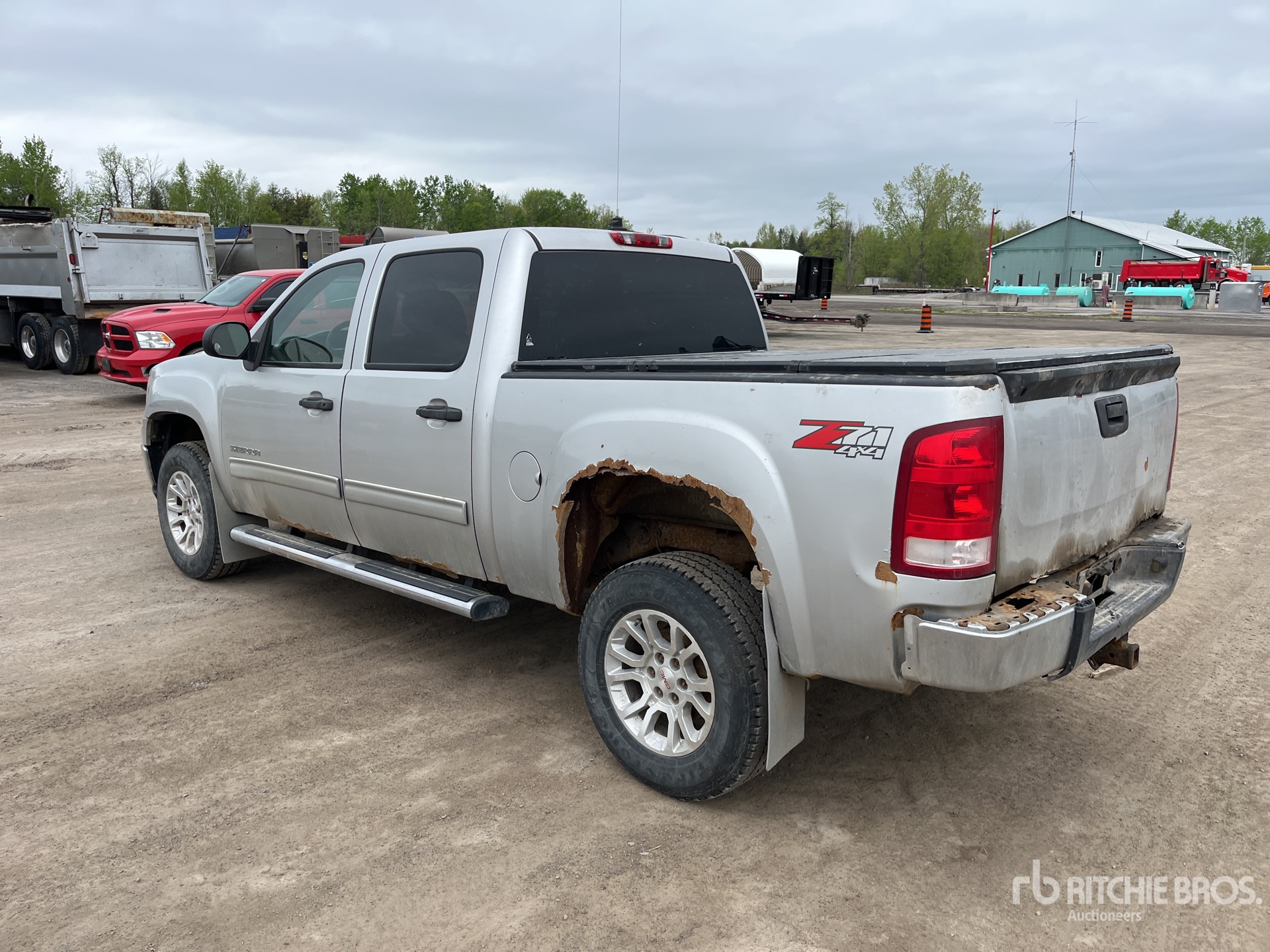 General Appearance with Picture, Left Rear Corner