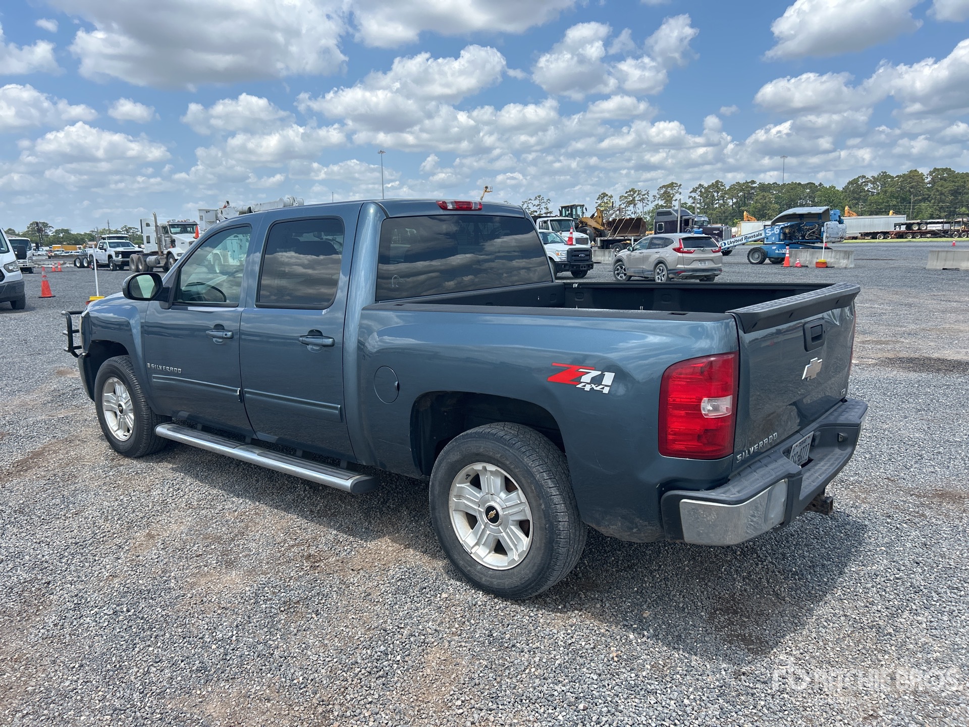 General Appearance with Picture, Left Rear Corner