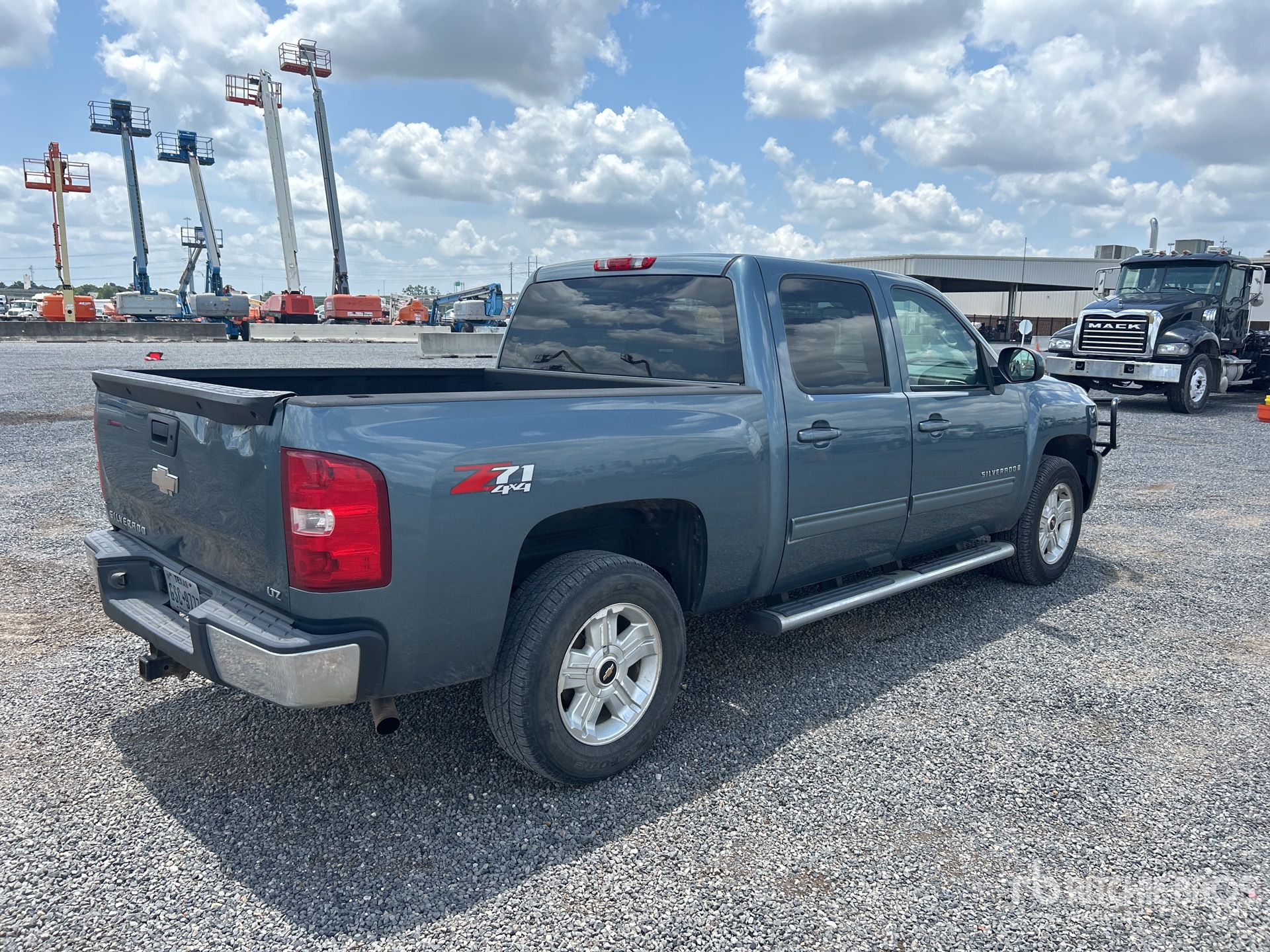General Appearance with Picture, Right Rear Corner