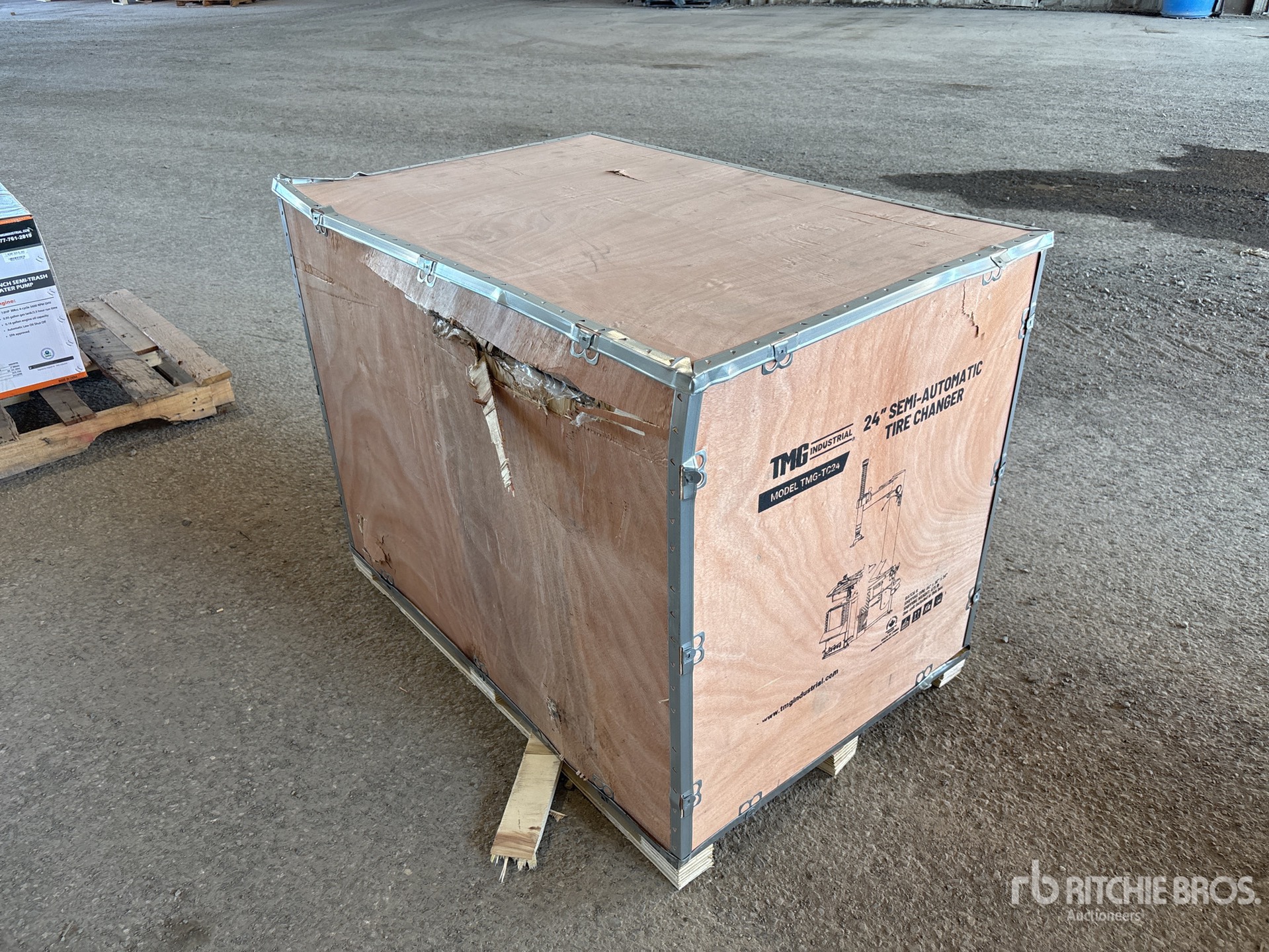 General Appearance with Picture, Right Rear Corner