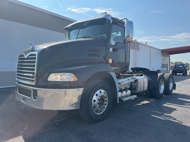 2016 Mack CXU613 6x4 T/A Day Cab Truck Tractor