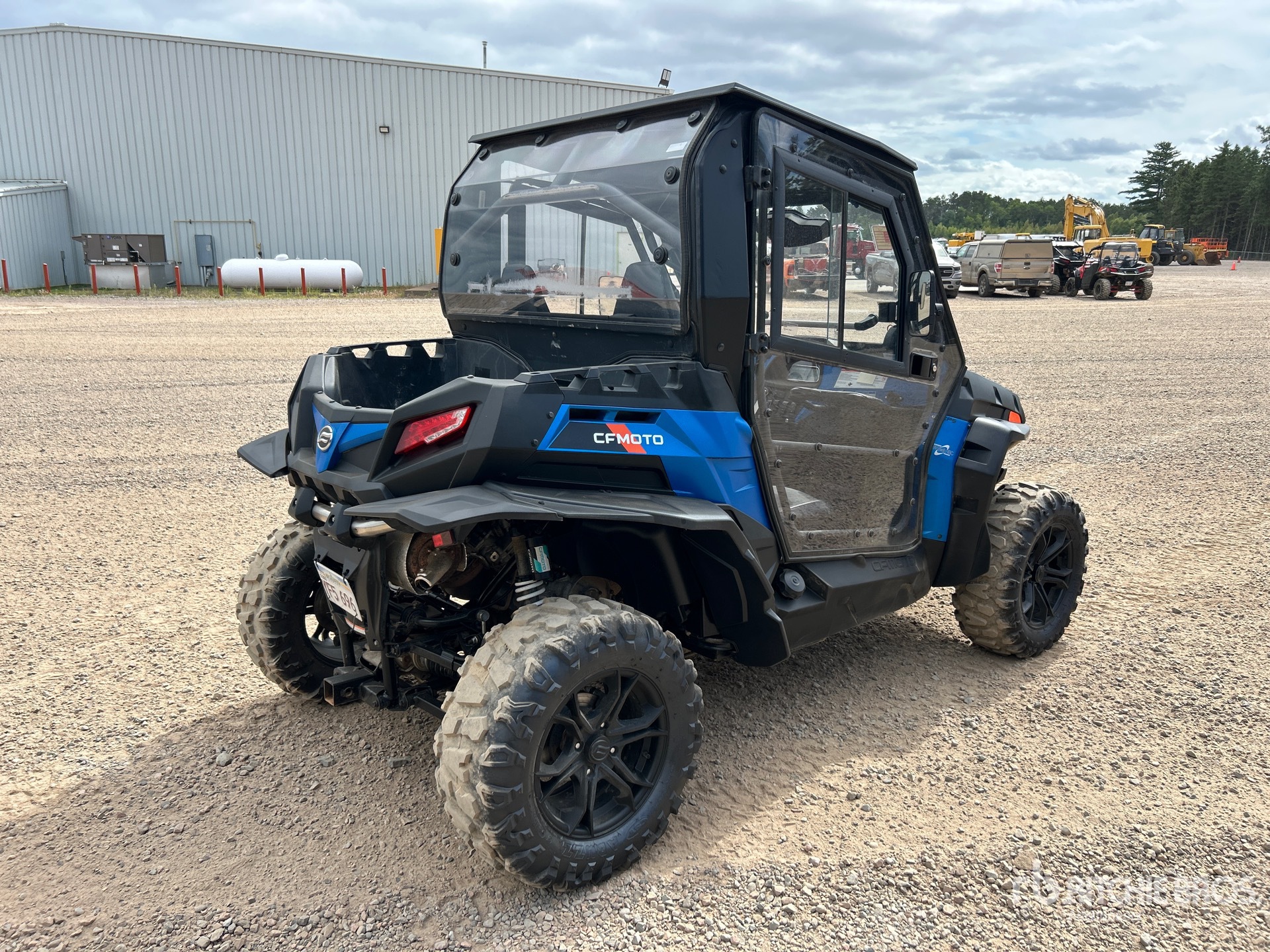 General Appearance with Picture, Right Rear Corner