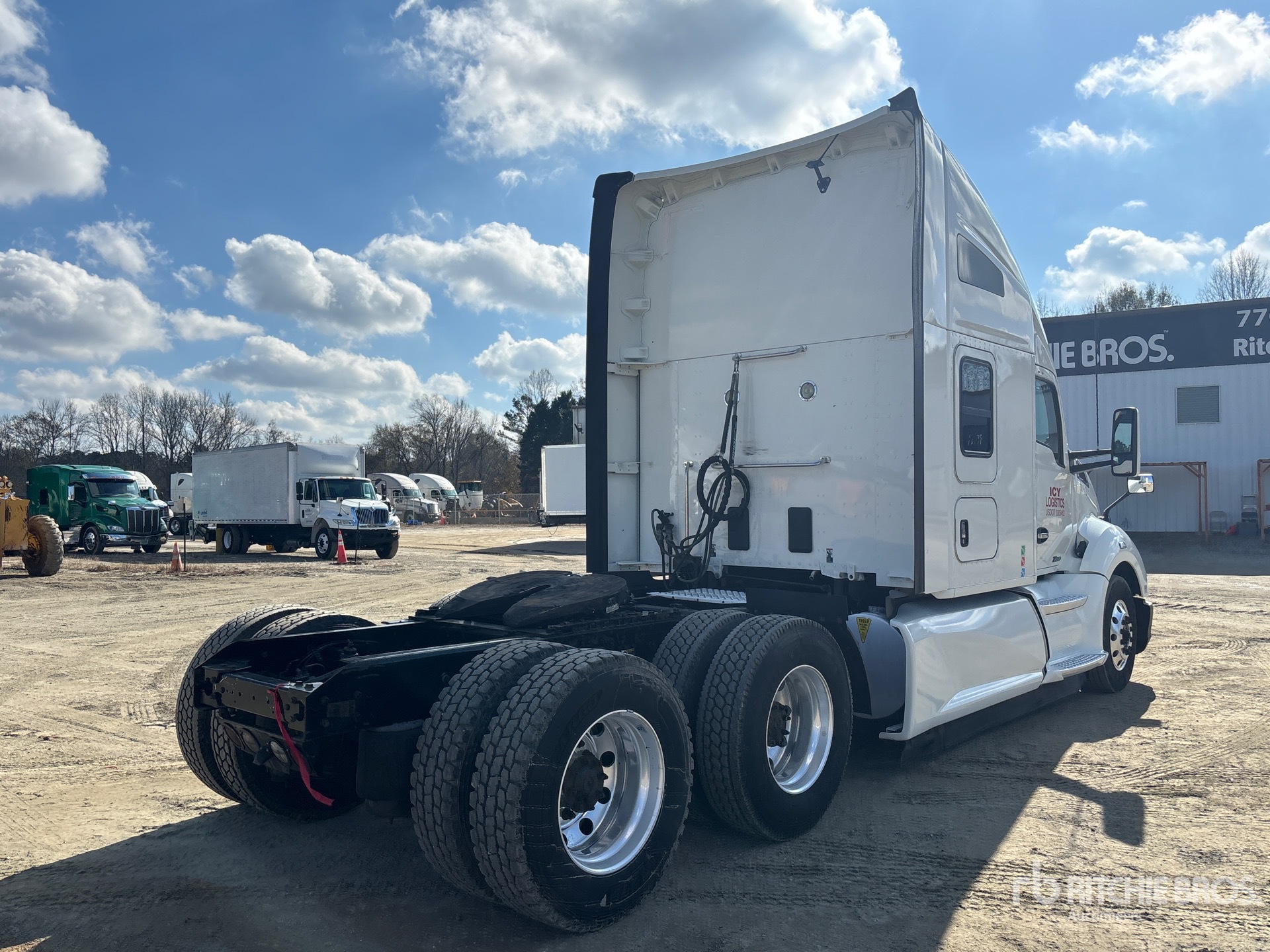 General Appearance with Image, coin arrière droit