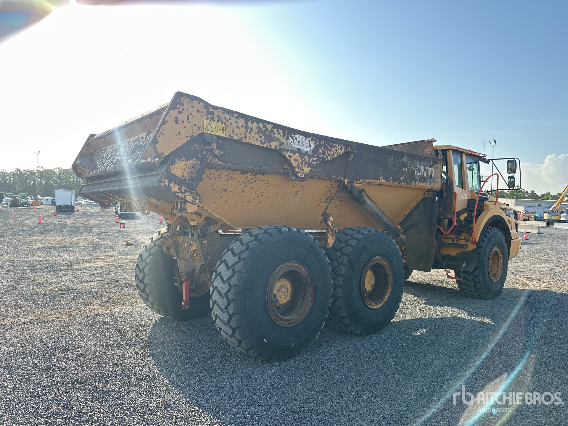 General Appearance with Picture, Right Rear Corner