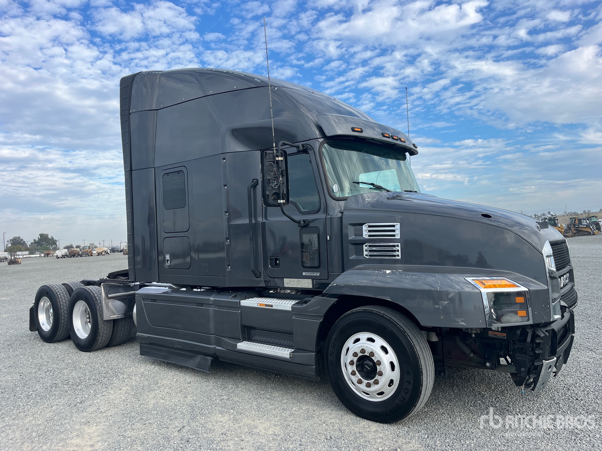 General Appearance with Bild, Ecke vorne rechts