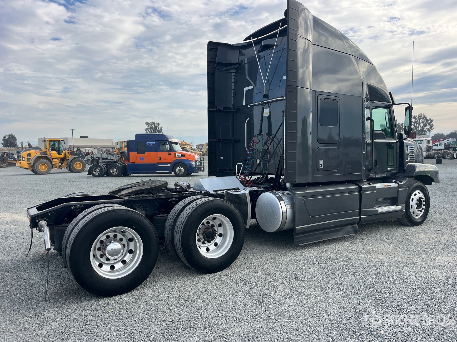 General Appearance with Bild, Ecke hinten rechts