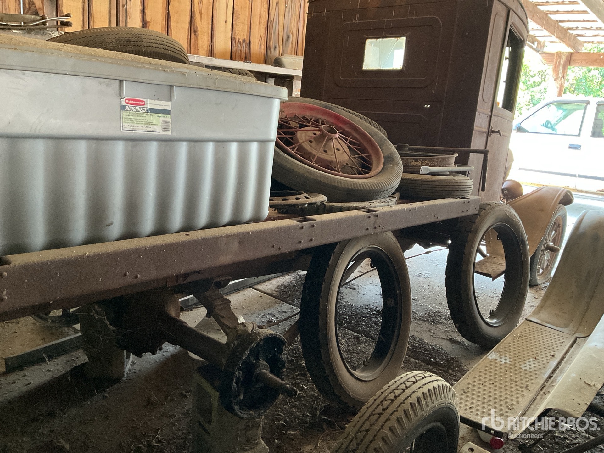 General Appearance with Picture, Right Rear Corner