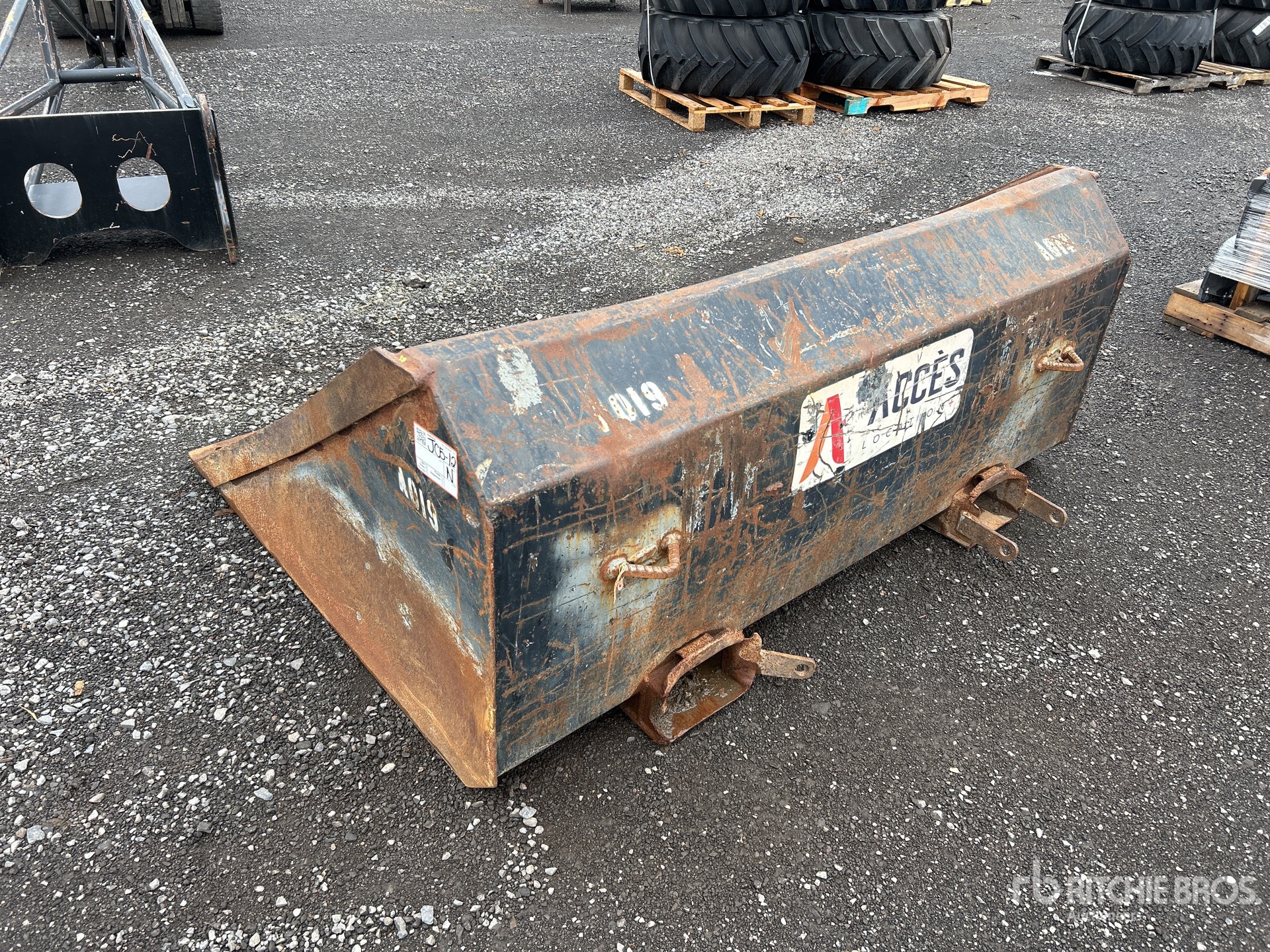 General Appearance with Picture, Left Rear Corner