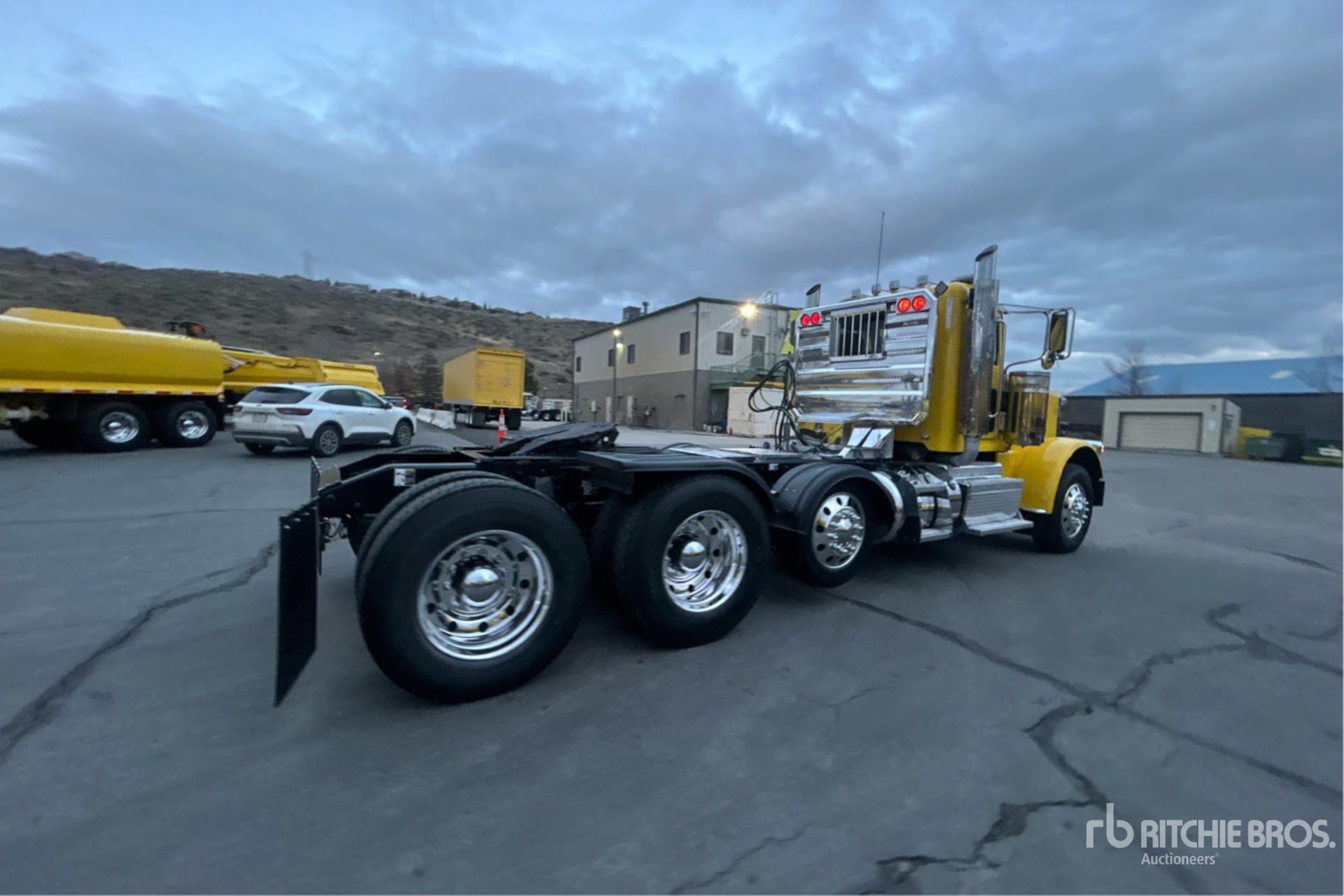 General Appearance with Foto, angolo anteriore sinistro