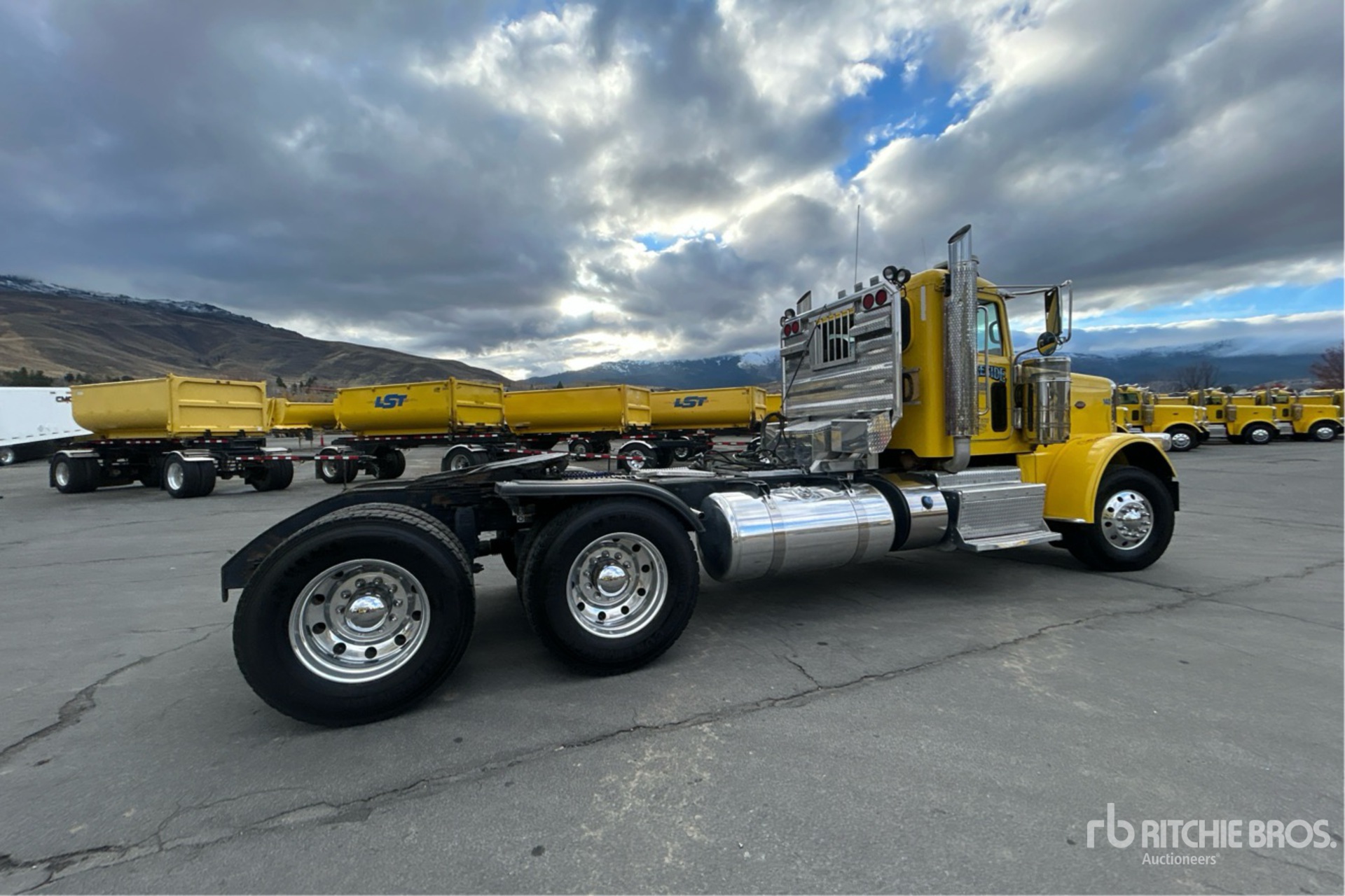 General Appearance with Foto, angolo anteriore sinistro